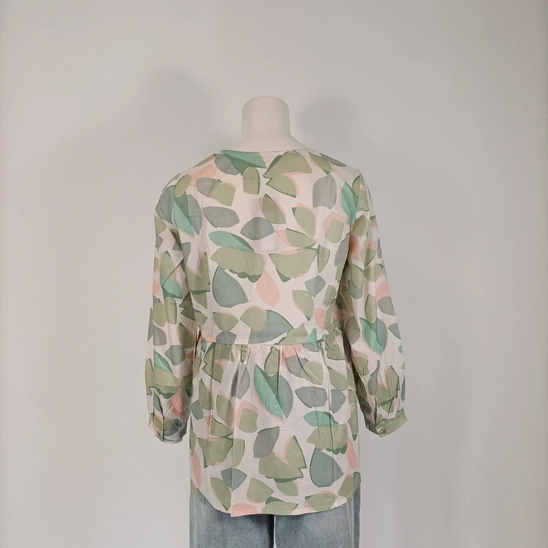 Blouse fluide imprimé feuillage pastel Quintessence col V manches 3/4 légère taille M Comme neuf - Vue 2 - 