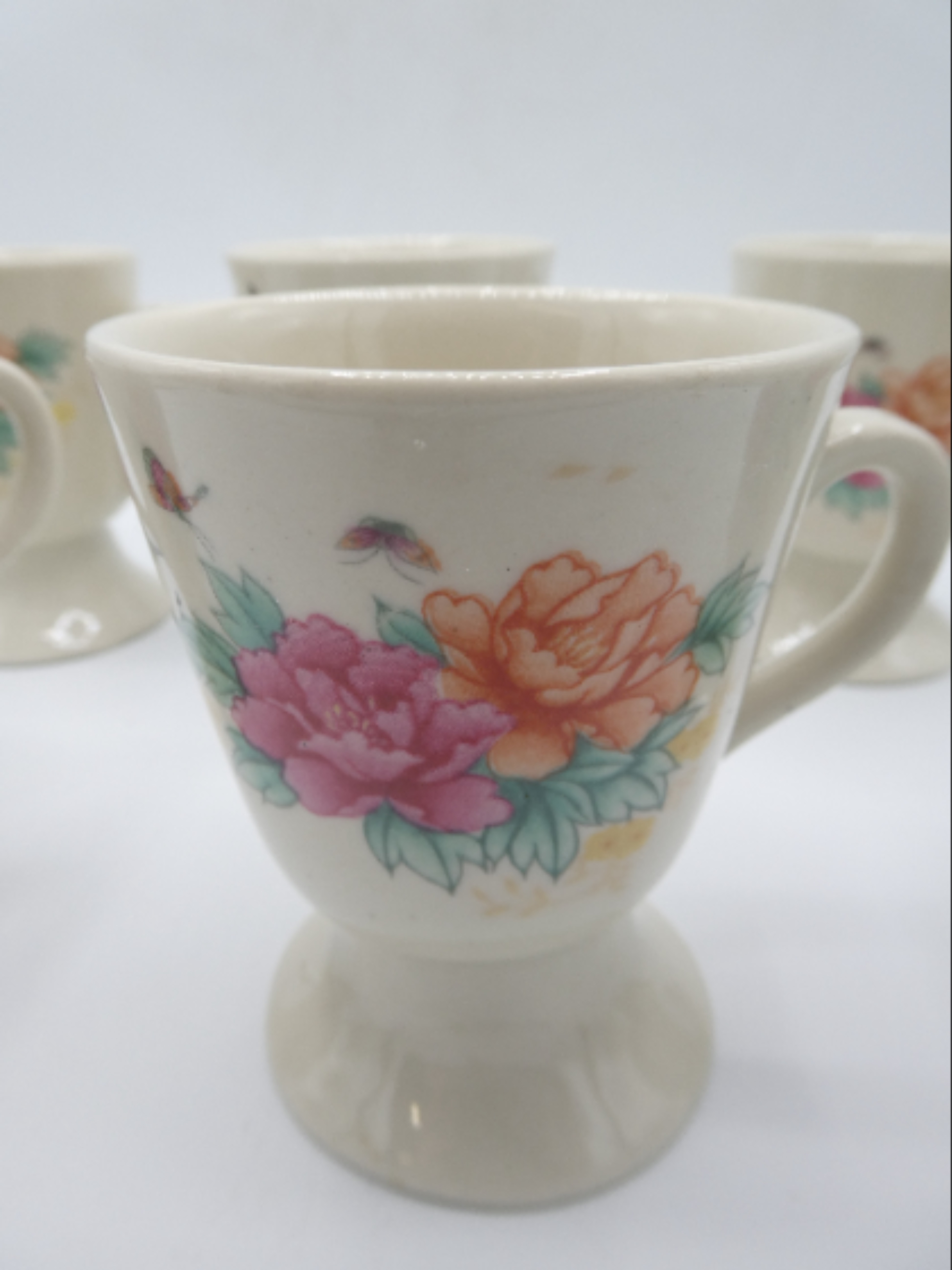 Lot de 6 tasses en porcelaine motif fleurs - Photo 1