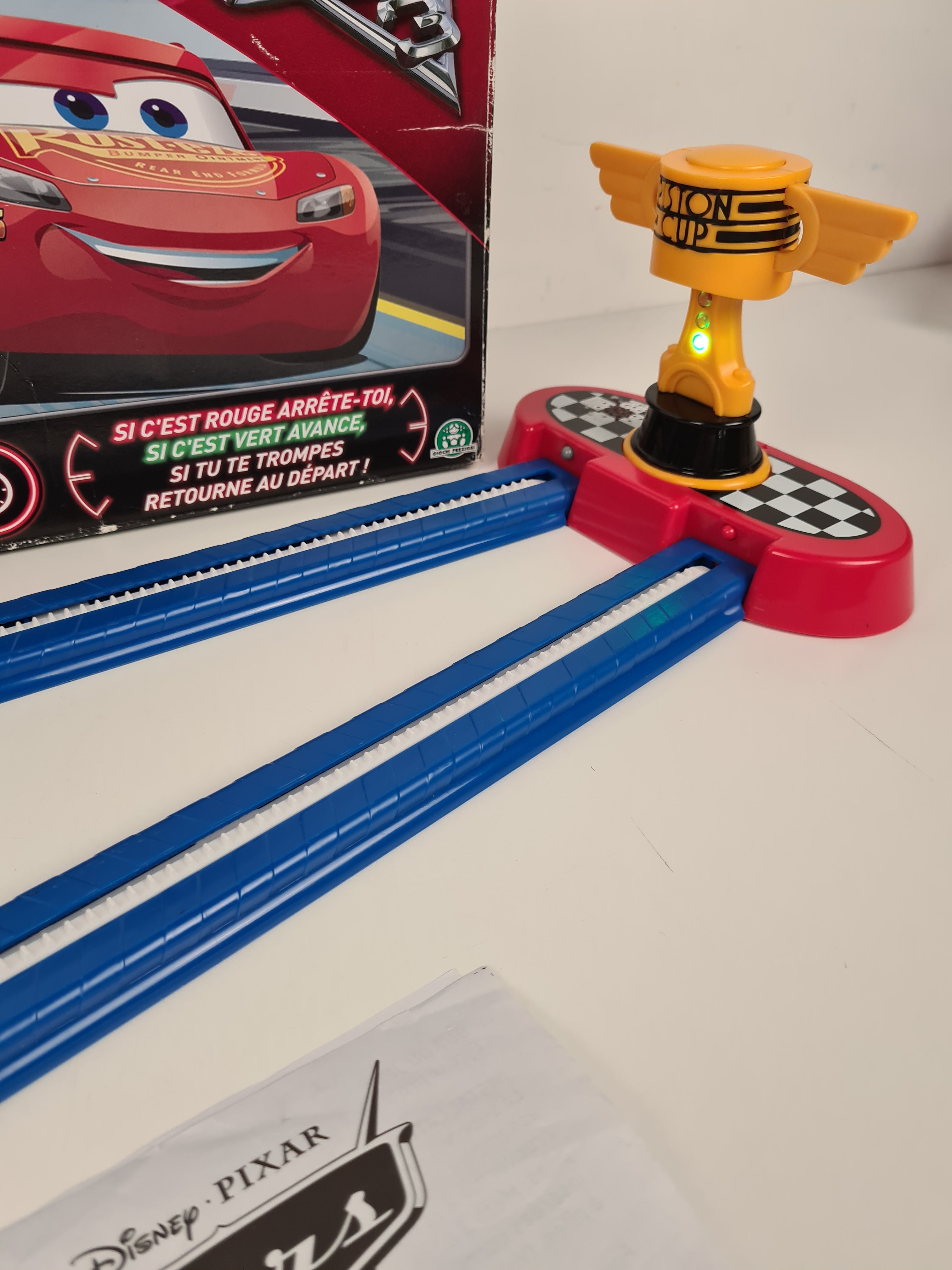 Circuit - Cars jeu "feu rouge , feu ver" - Disney Pixar -3ans+ Bon état - Vue 5 - 