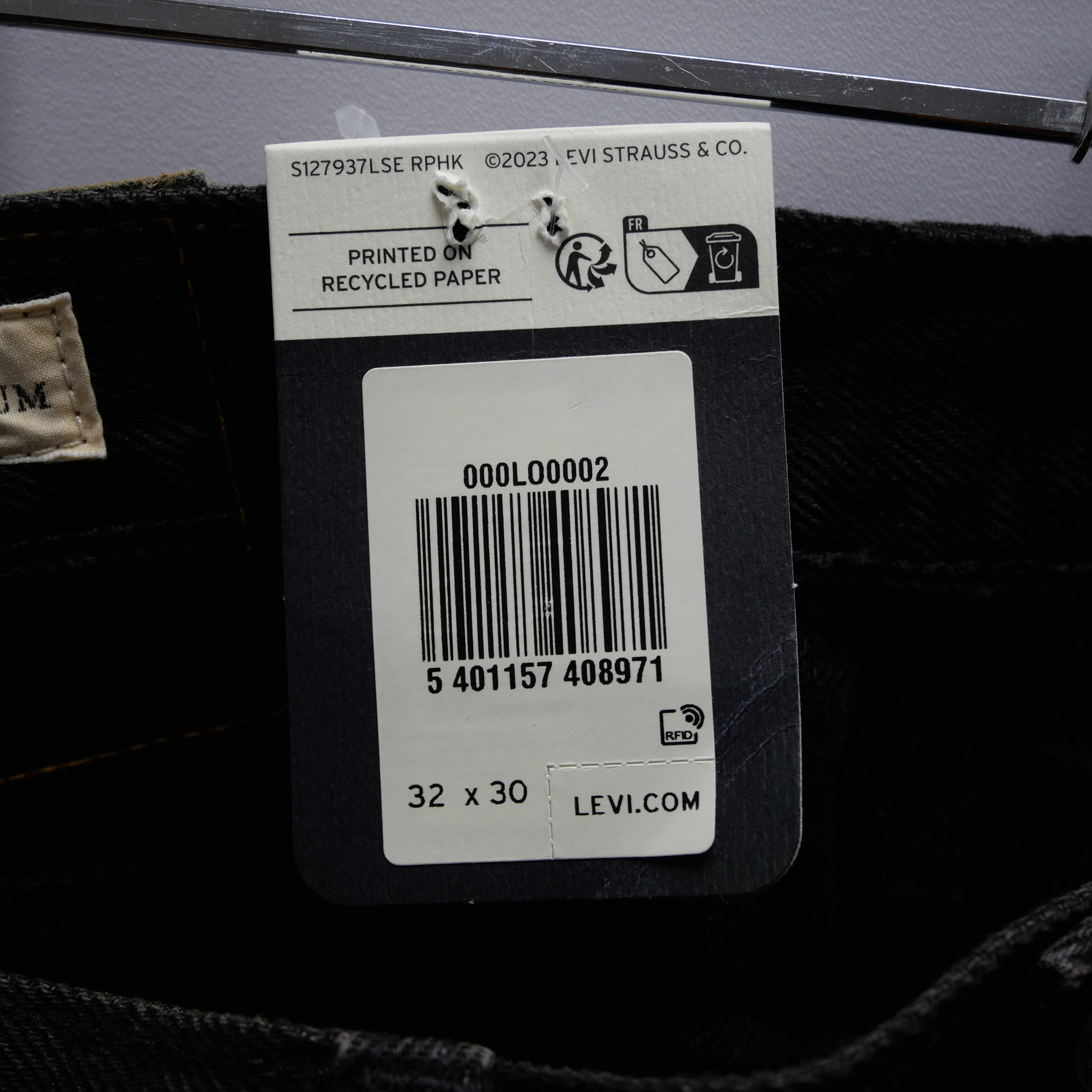 Voir photo 3 de Pantalon Jean homme 555™ Relaxed Straight, Noir"Welcome To The Rodeo" - -Taille 42 (W32/L30) Pantalon Jean homme 555™ Relaxed Straight, Noir"Welcome To The Rodeo" - -Taille 42 (W32/L30) Très bon état - Vue 3 -
