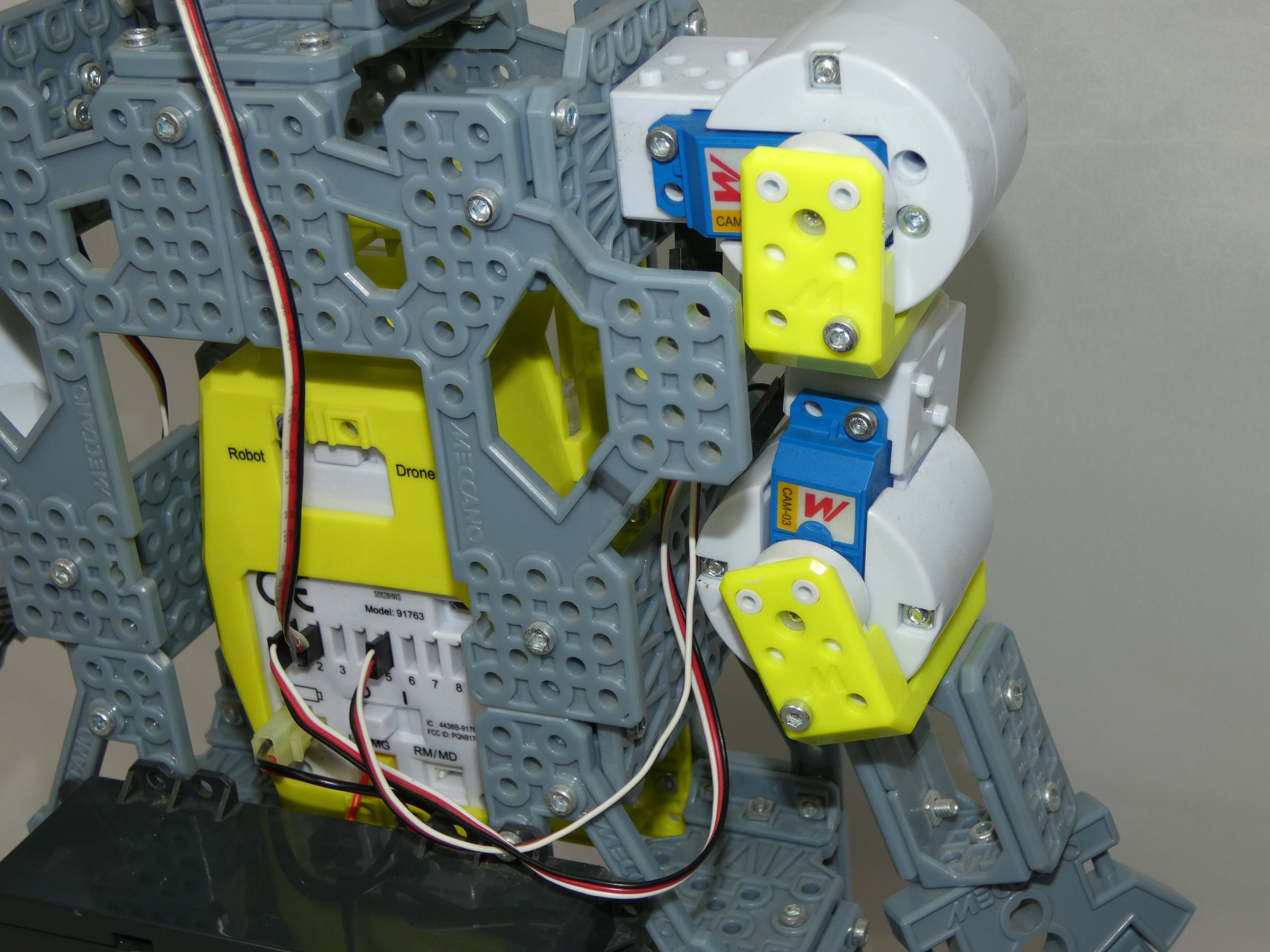 Voir photo 11 de Robot interactif Meccanoid G15 de chez MECCANO TECH Robot interactif Meccanoid G15 de chez MECCANO TECH Bon état - Vue 11 -