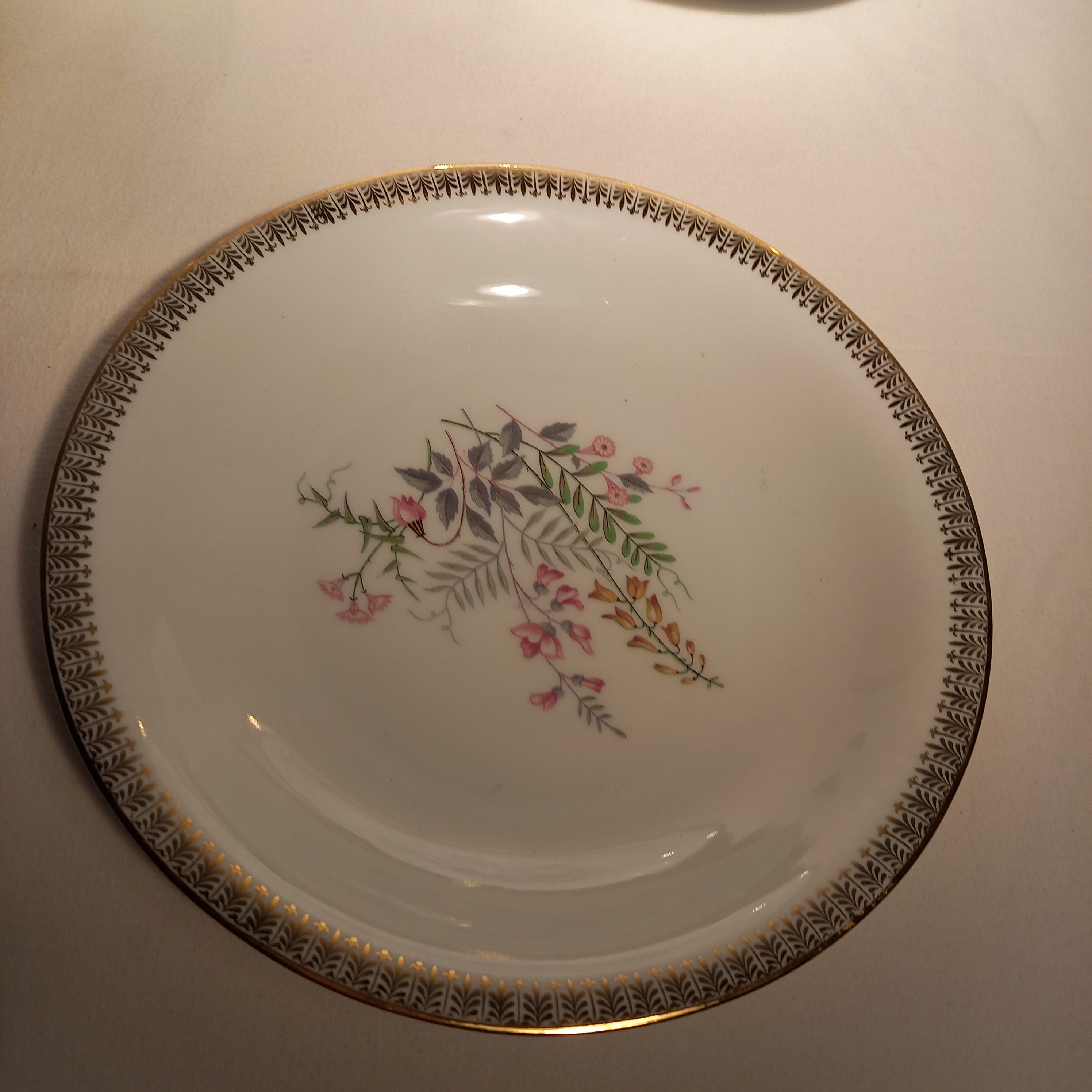 Voir photo 4 de Vintage 12 assiettes creuse porcelaine décor floral et doré Vintage 12 assiettes creuse porcelaine décor floral et doré - Vue 4 -