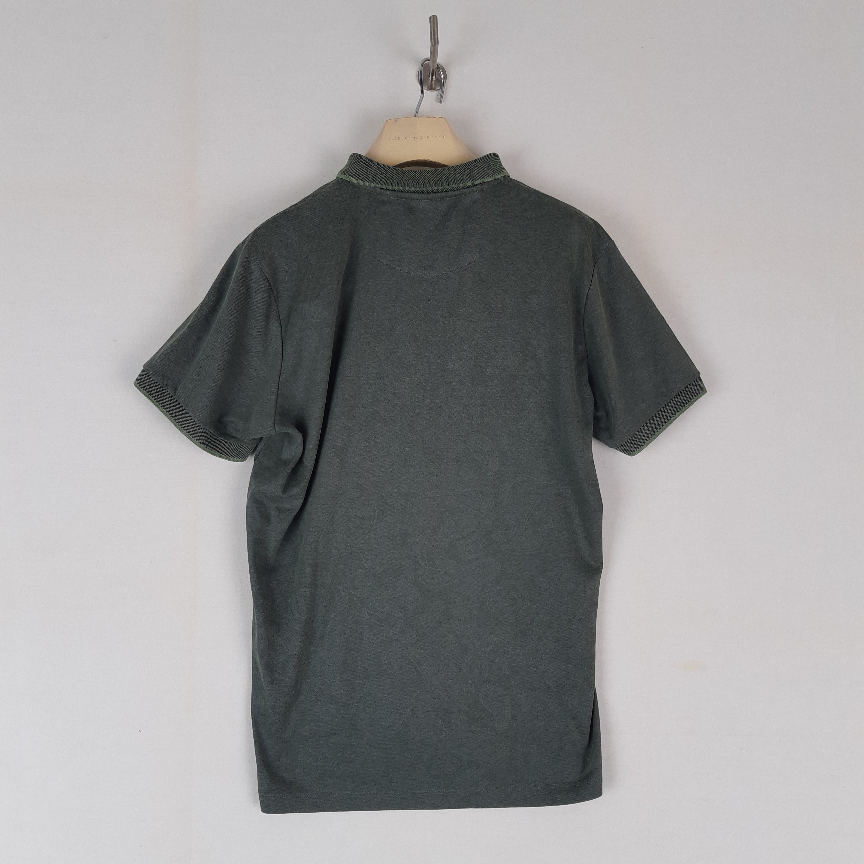 Voir photo 5 de Hugo Boss - Polo sauge vert coton - Taille M mesures Carrure= 42 Poitrine=51 Longueur= 66 Hugo Boss - Polo sauge vert coton - Taille M mesures Carrure= 42 Poitrine=51 Longueur= 66 Très bon état - Vue 5 -