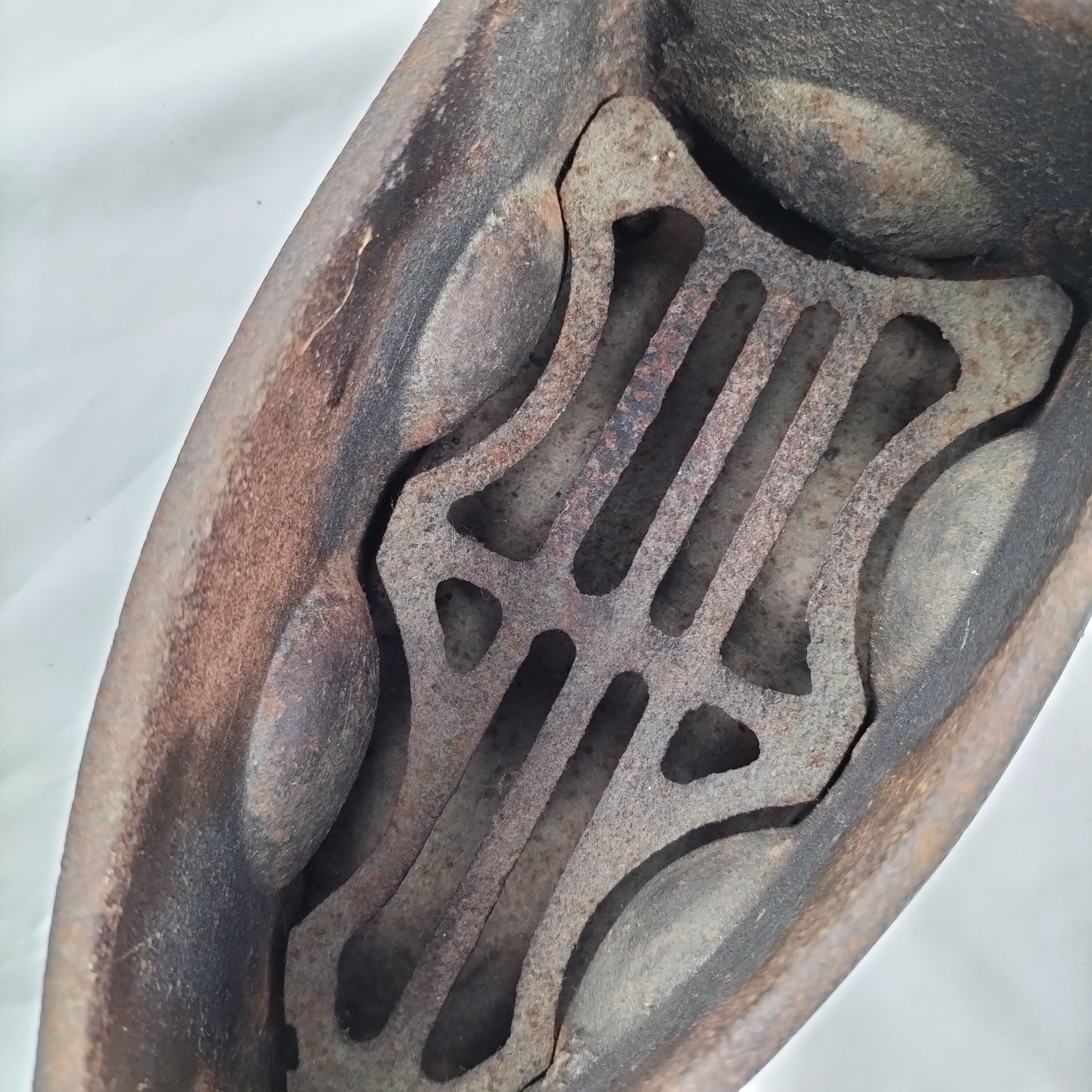 Ancien fer à repasser à braise en fonte - Bon état - Photo 9