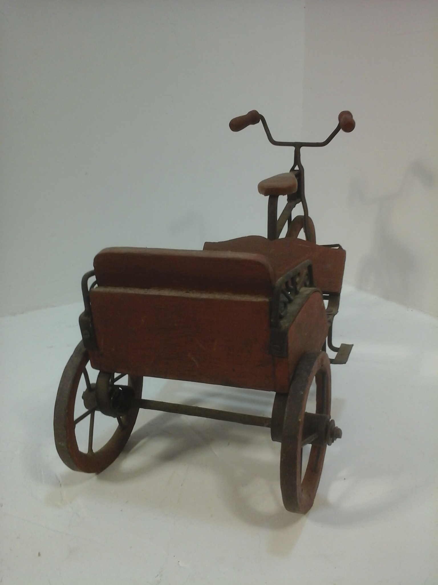 Voir photo 6 de Tricycle bois 2 places vintage Tricycle bois 2 places vintage État correct - Vue 6 -