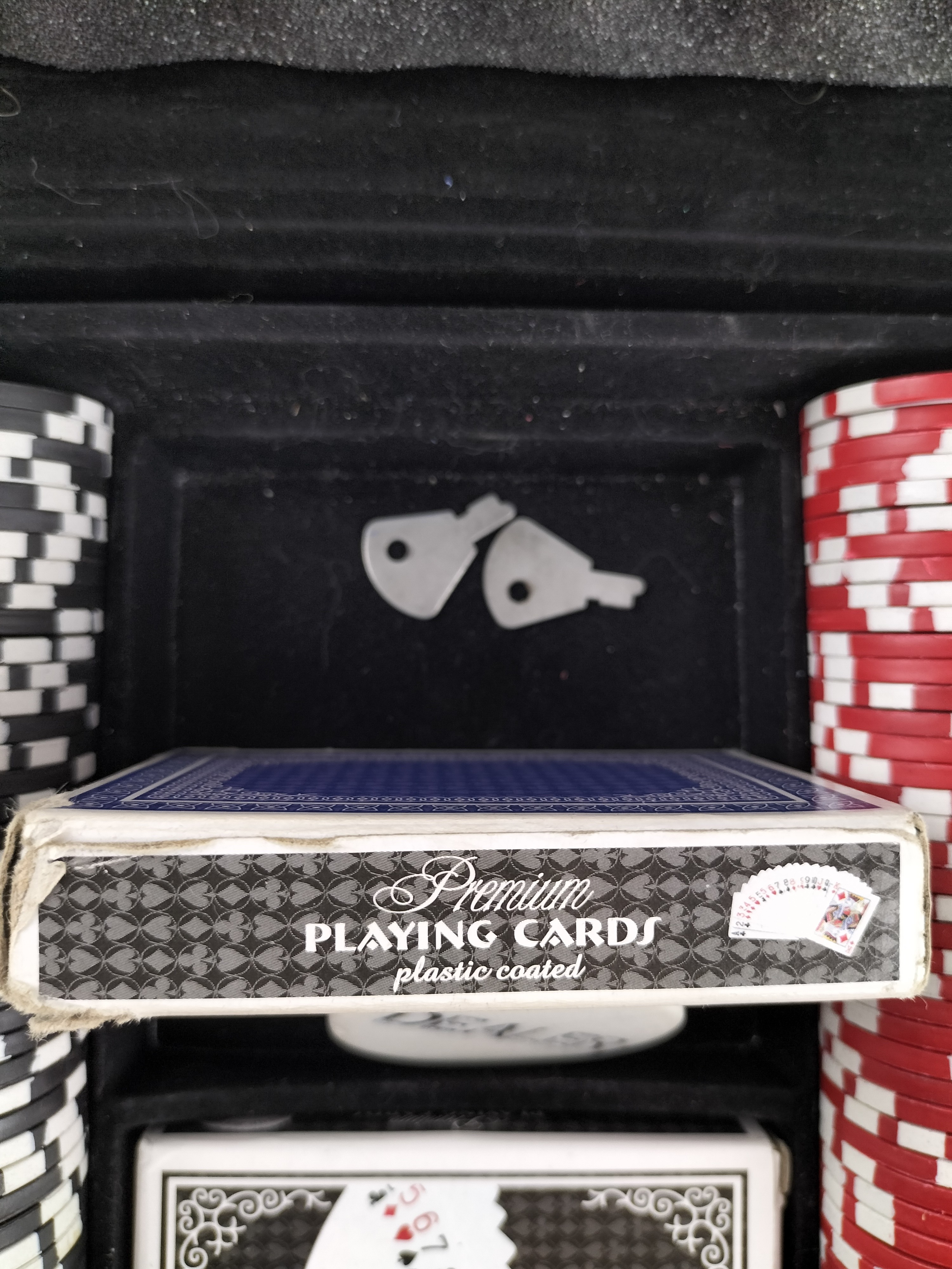🎲♠️ MALLETTE DE POKER COMPLÈTE – JETONS + CARTES + DEALER ♣️♦️ Très bon état - Vue 24 - 
