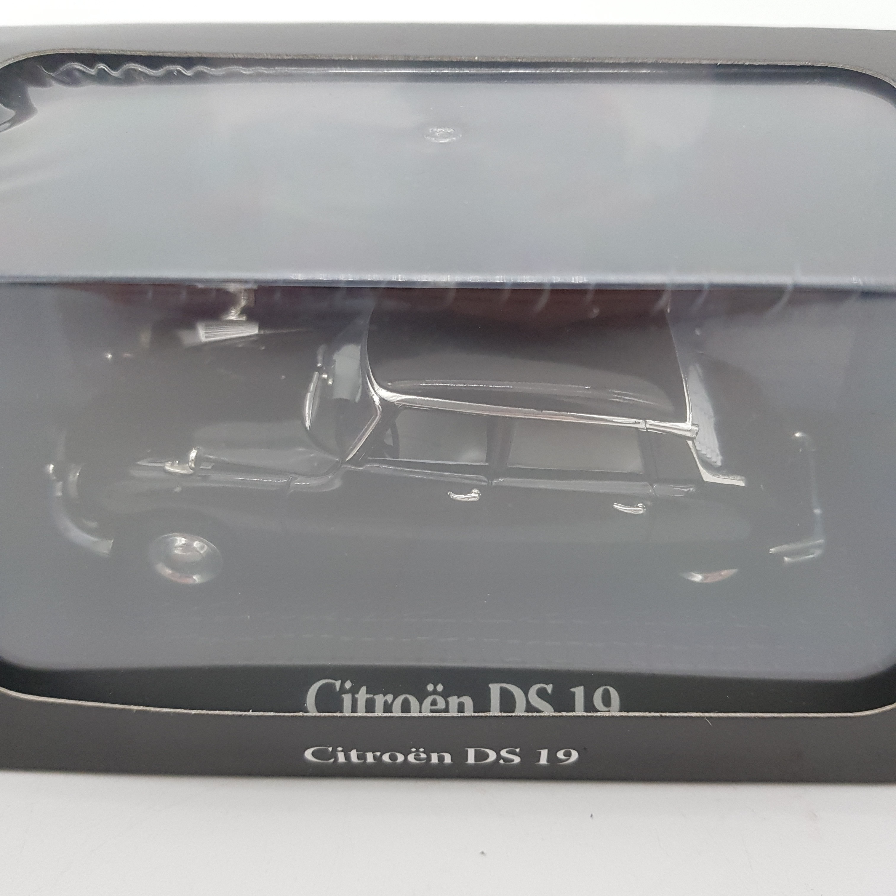 Modèle Géant Citroën DS19 1956 échelle 1/6 - Hachette Collections - Réf. M 03313 - Neuf
