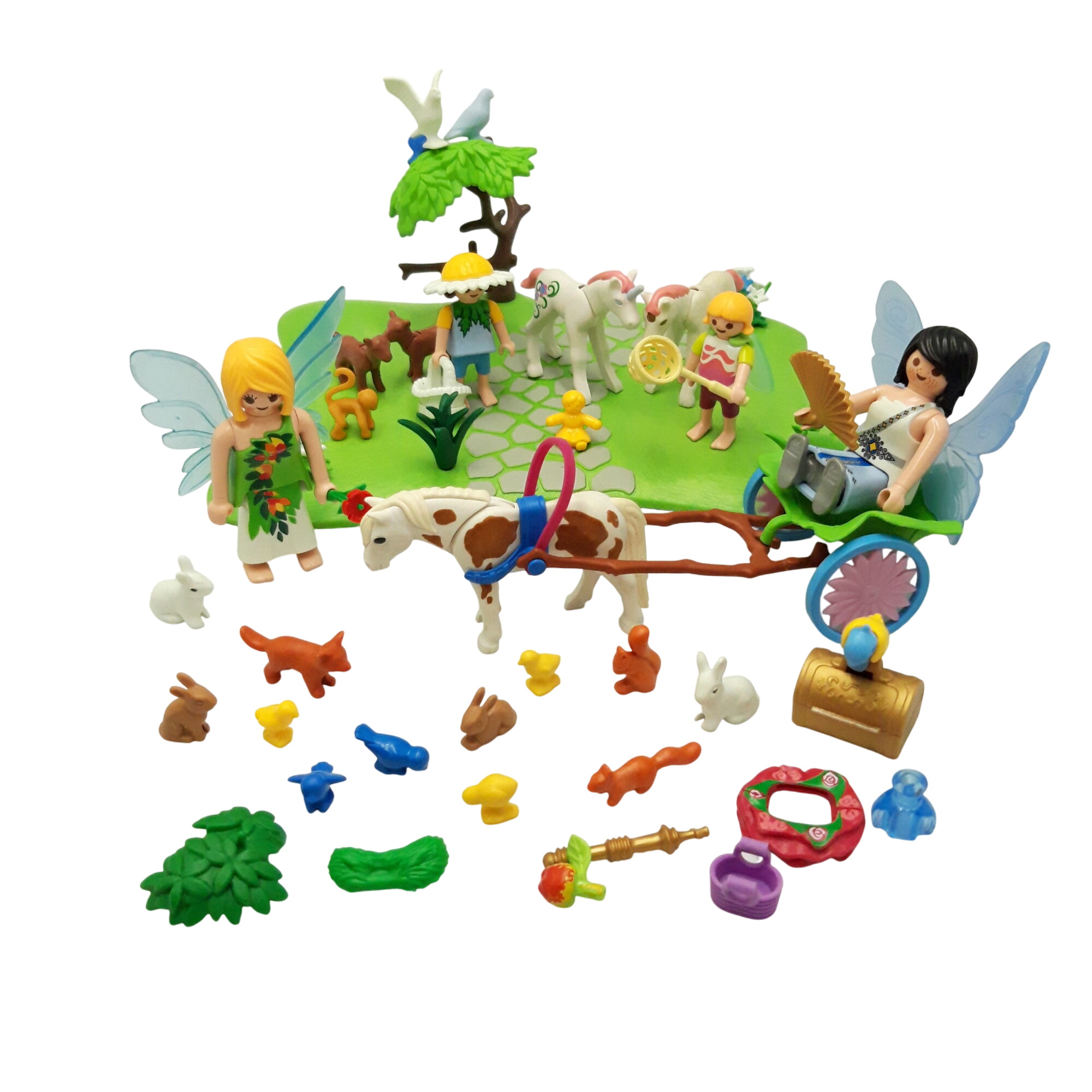 Acheter Playmobil 'Calèche avec licornes et fées' 38 pièces Bon état - 17,00 € Playmobil 'Calèche avec licornes et fées' 38 pièces Bon état - reconditionné disponible sur Label Emmaüs