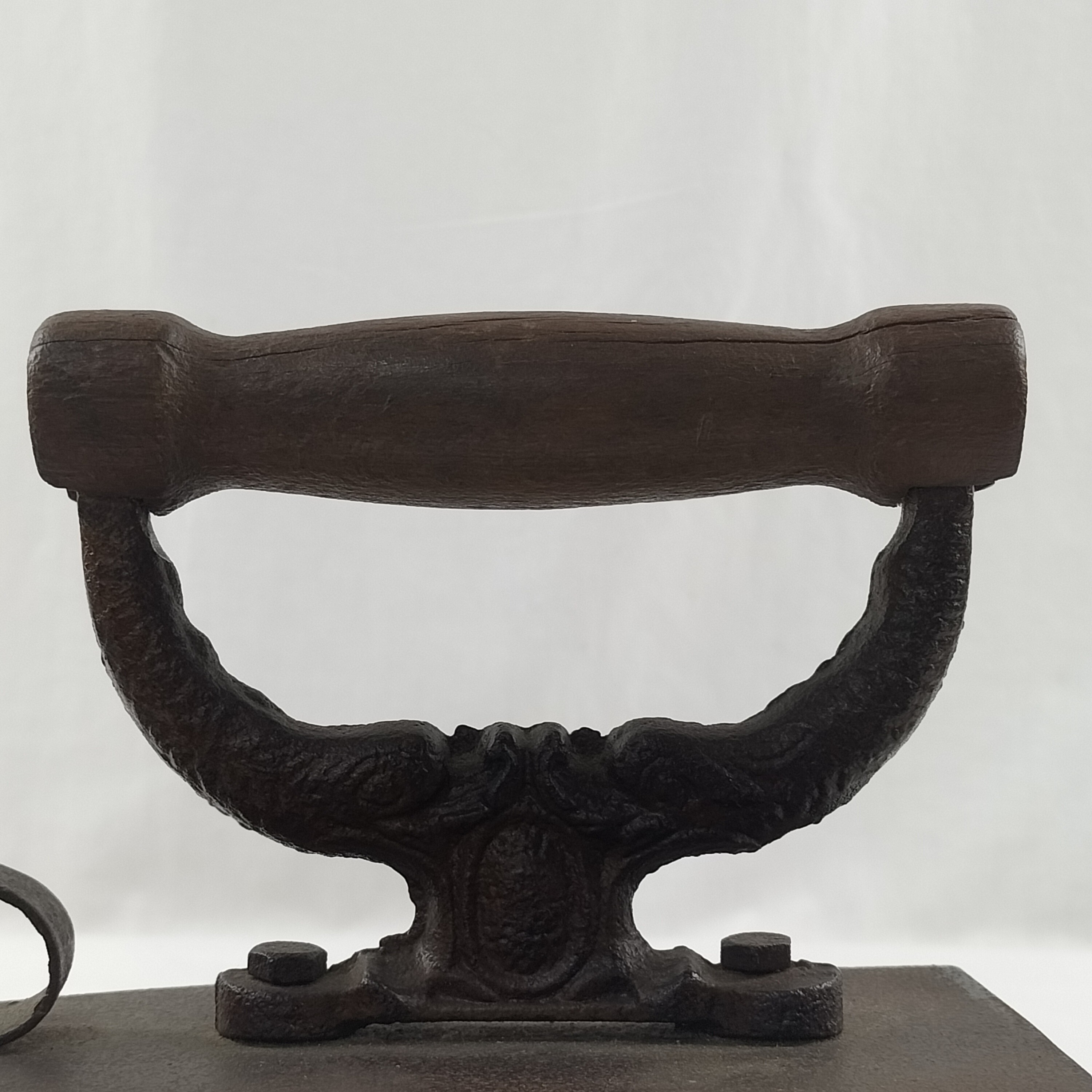 Ancien fer à repasser à braise en fonte - Bon état - Photo 5