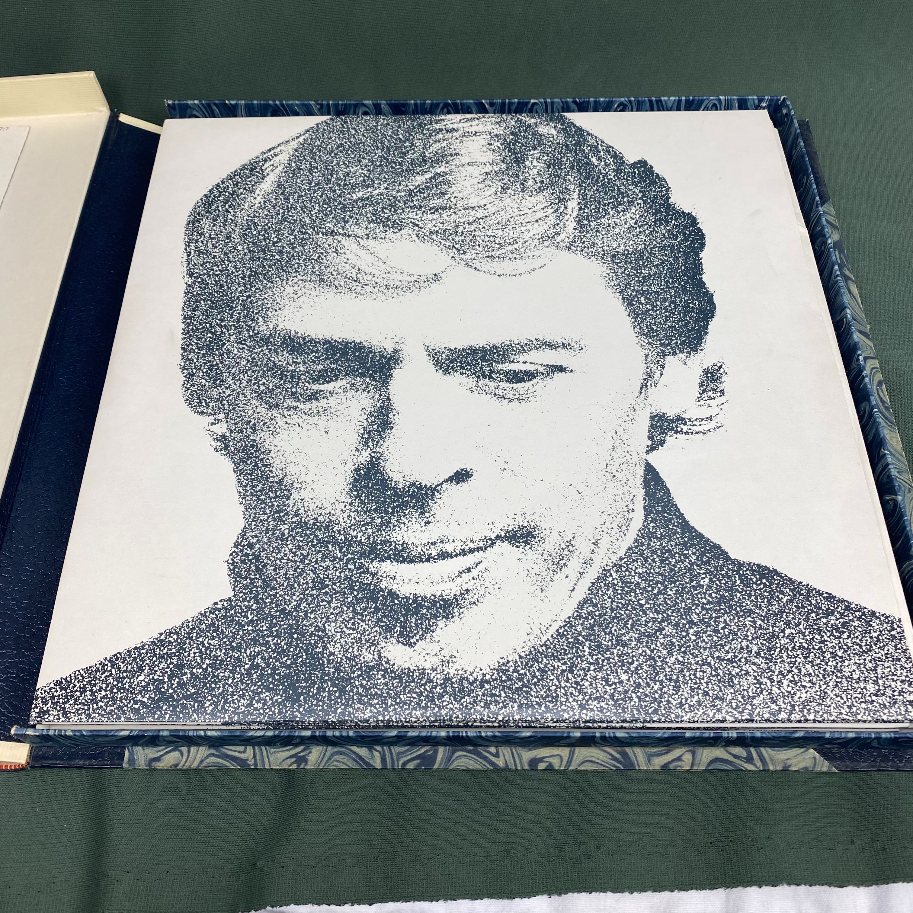 Voir photo 2 de Intégrale des textes de Jacques Brel Intégrale des textes de Jacques Brel Bon état - Vue 2 -