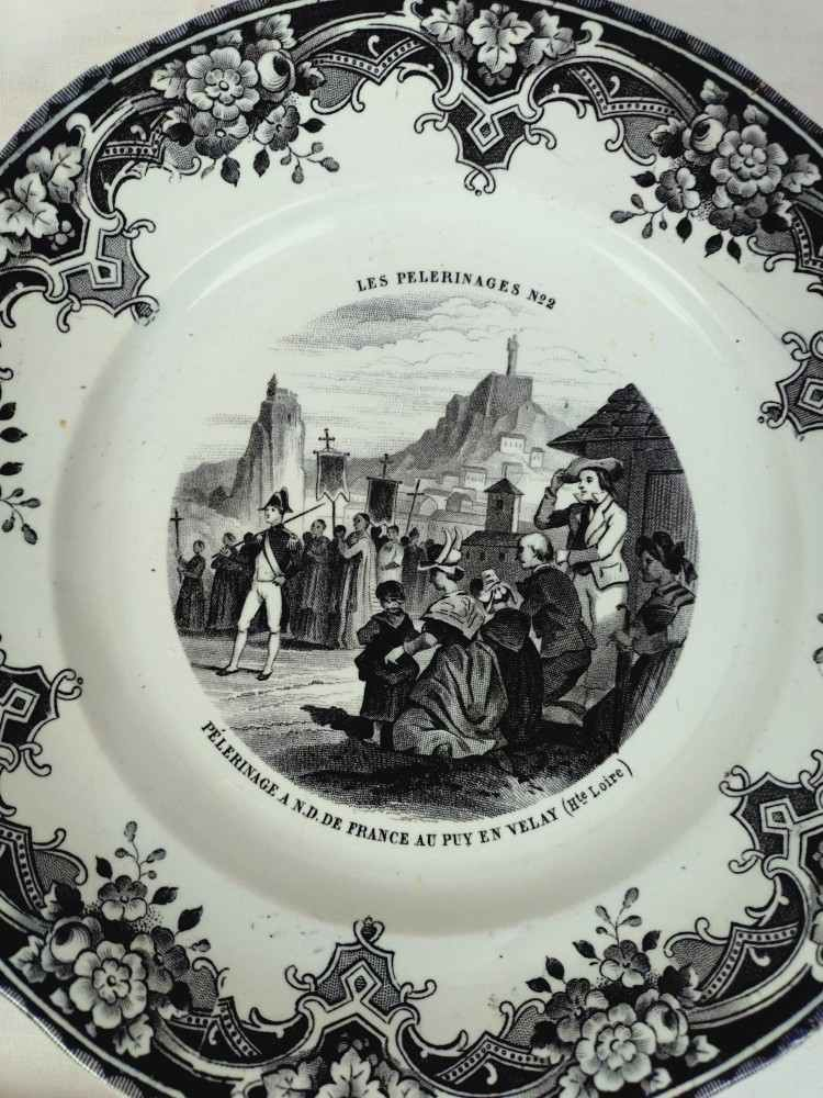 Voir photo 8 de 8 assiettes anciennes, à dessert, des Pèlerinages " Creil et Montereau", en faïence. 8 assiettes anciennes, à dessert, des Pèlerinages " Creil et Montereau", en faïence. Bon état - Vue 8 -