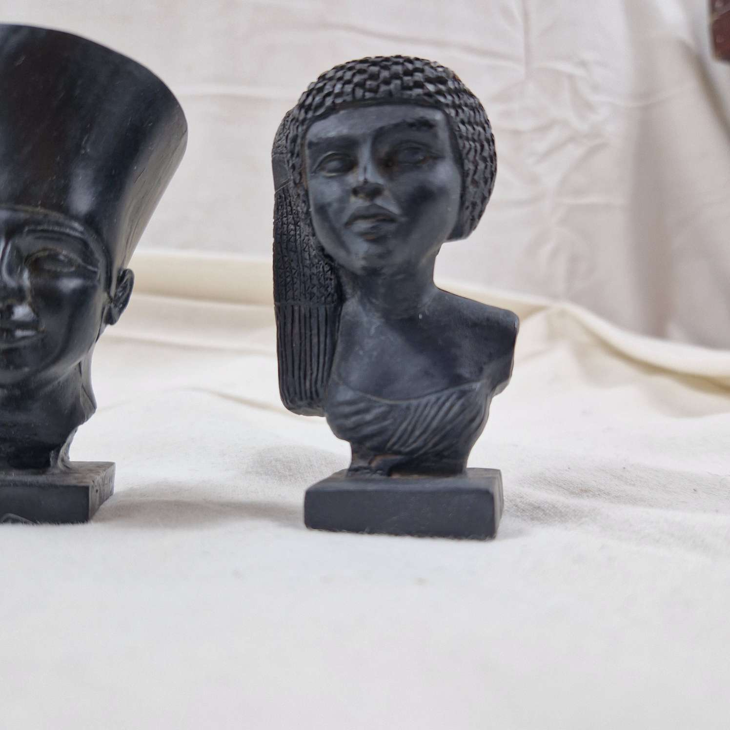 Petit lot de statuettes égyptiennes en résine - Photo 4