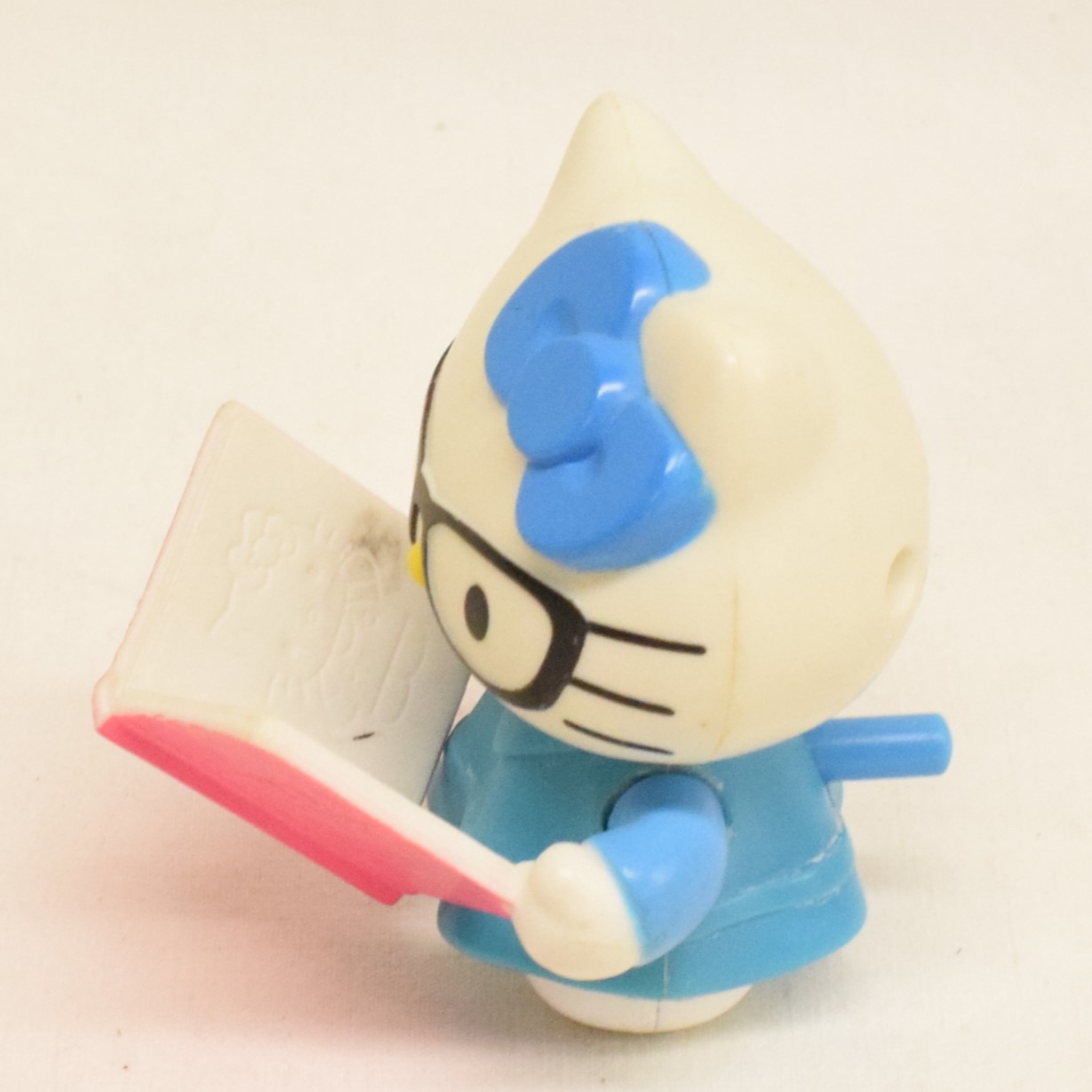 Lot de deux figurines Hello Kitty mac DO 2014 et deux portes-clés par SANRIO 76,04 État correct - Vue 2 - 
