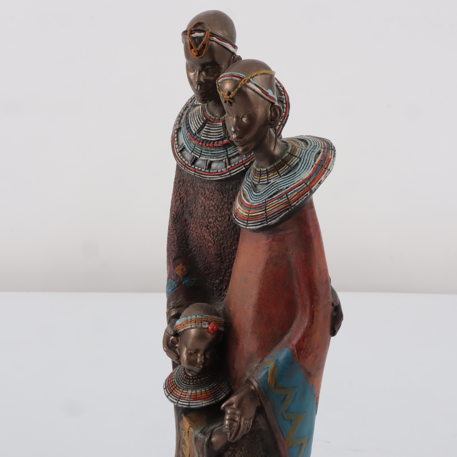Statuette d'un couple africain avec enfant - Photo 3