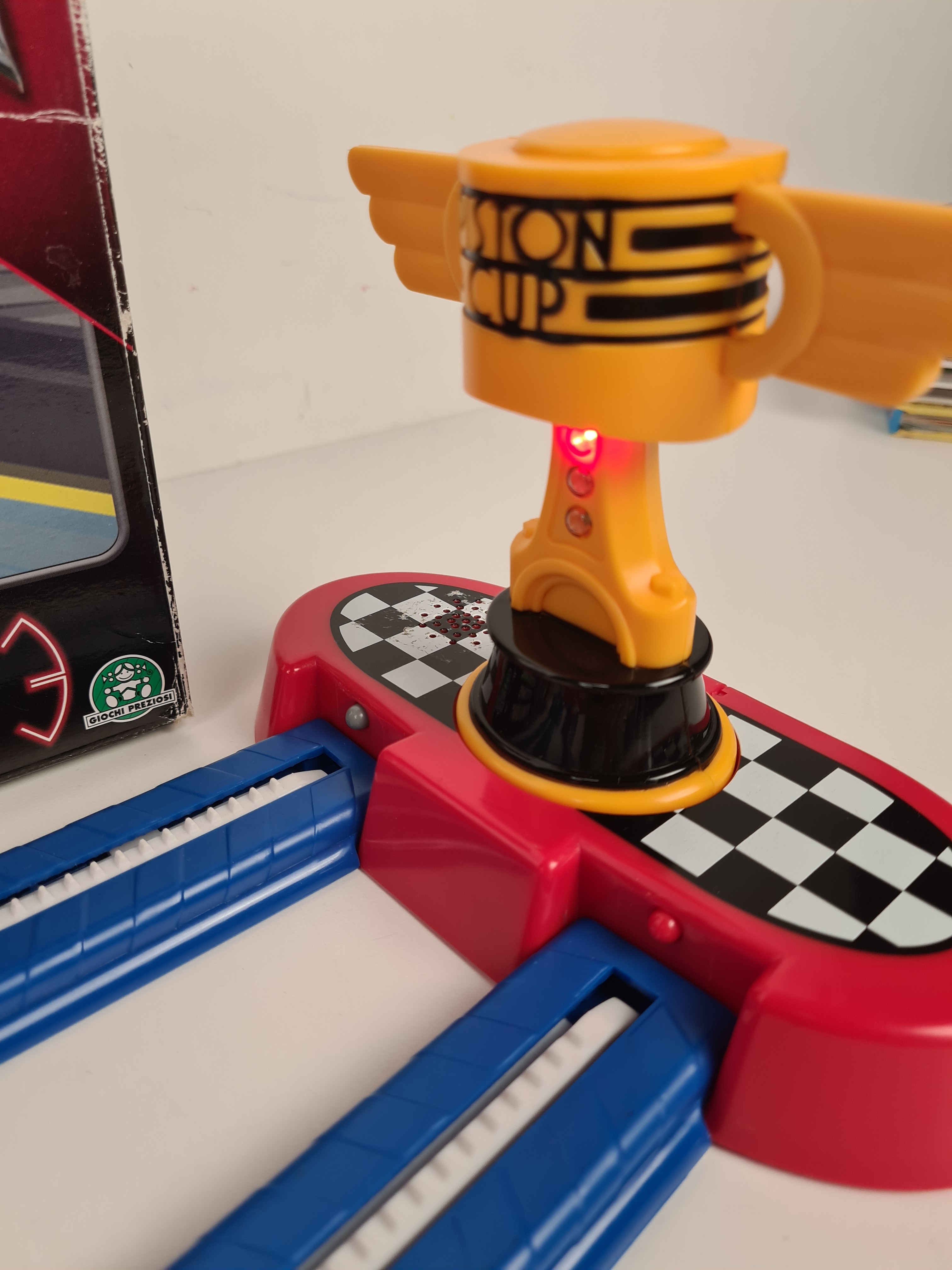 Circuit - Cars jeu "feu rouge , feu ver" - Disney Pixar -3ans+ Bon état - Vue 6 - 