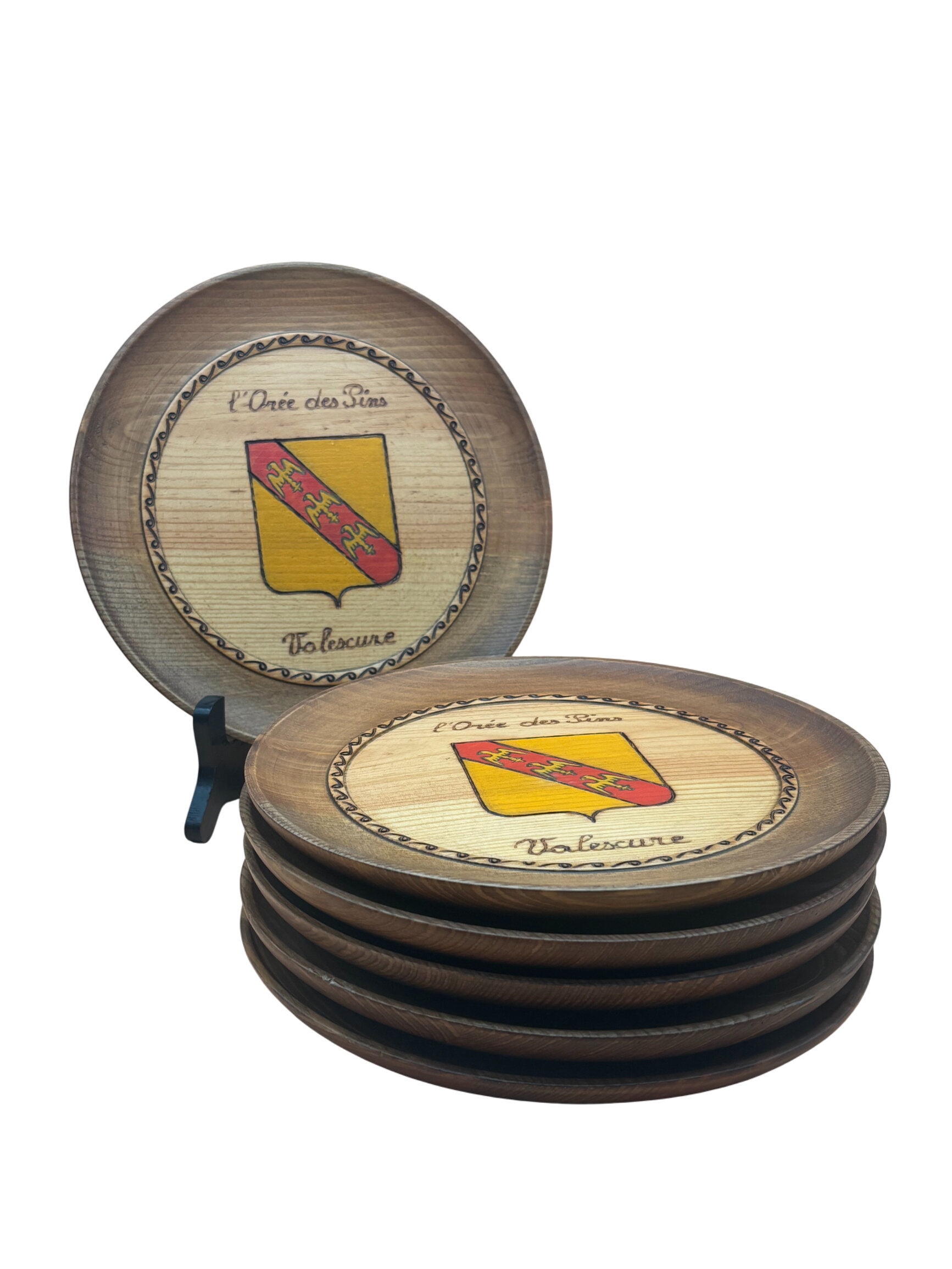 Lot de 6 assiettes en bois aux motifs de Valescure - Photo 0