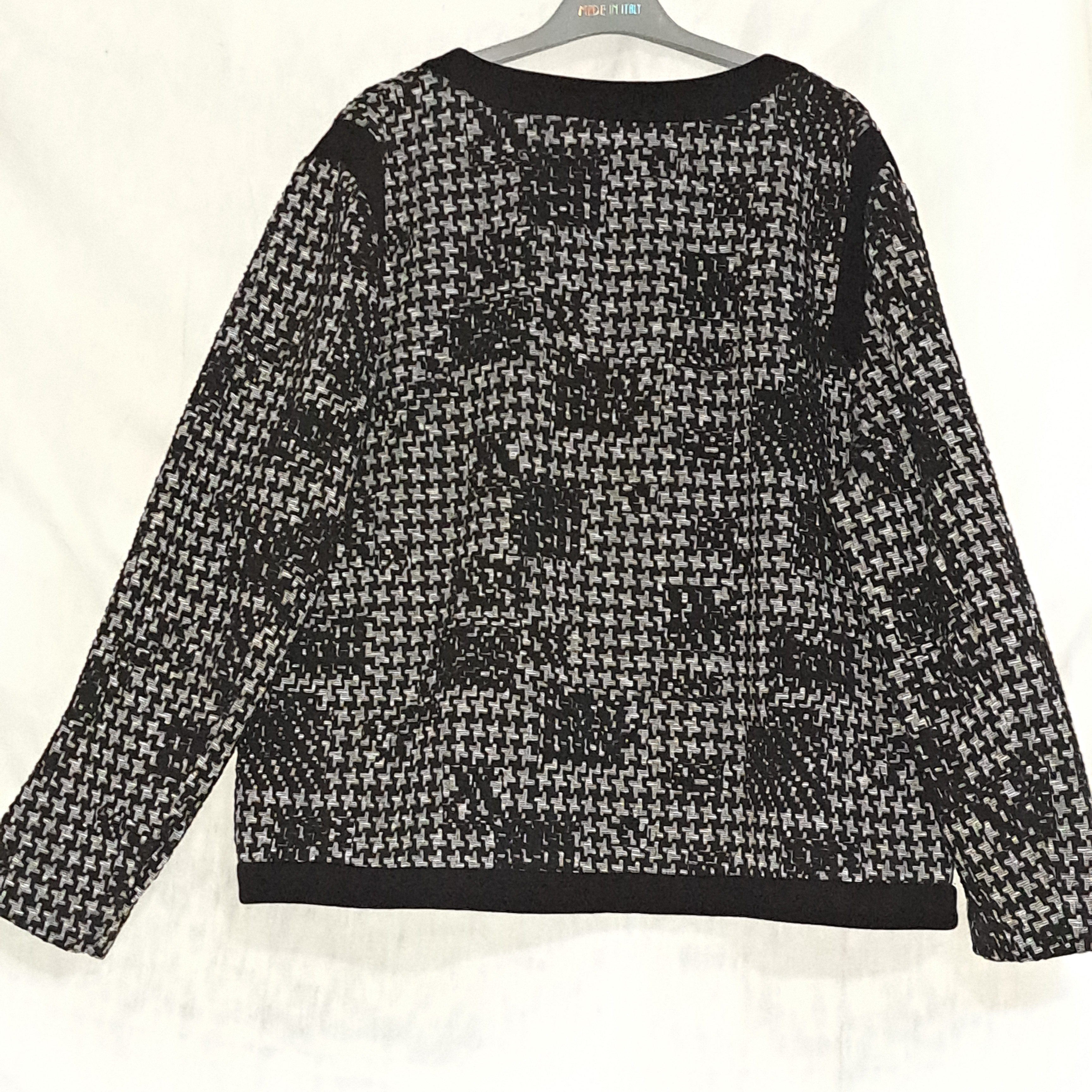 Gilet Noir en T4, Fantaisie de Style Cardigan "Un Jour Ailleur",  Très bon état -  reconditionné disponible sur Label Emmaüs