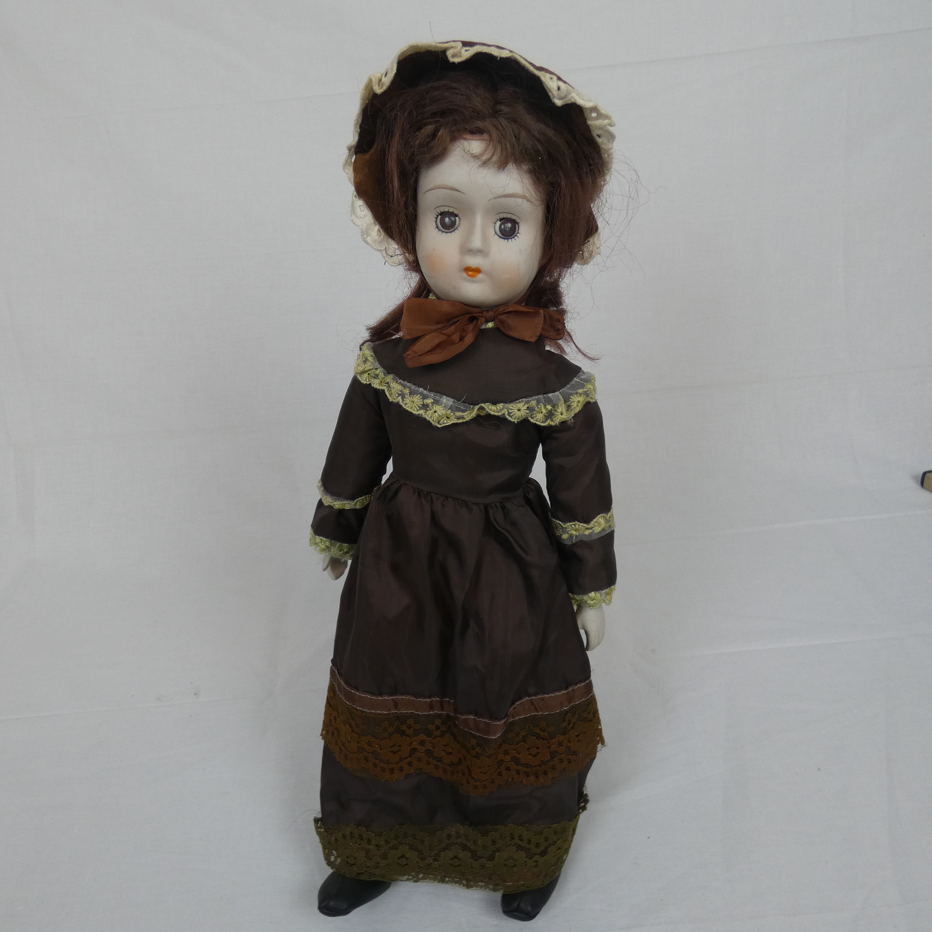 Poupée Féminine Vintage  Très bon état -  reconditionné disponible sur Label Emmaüs