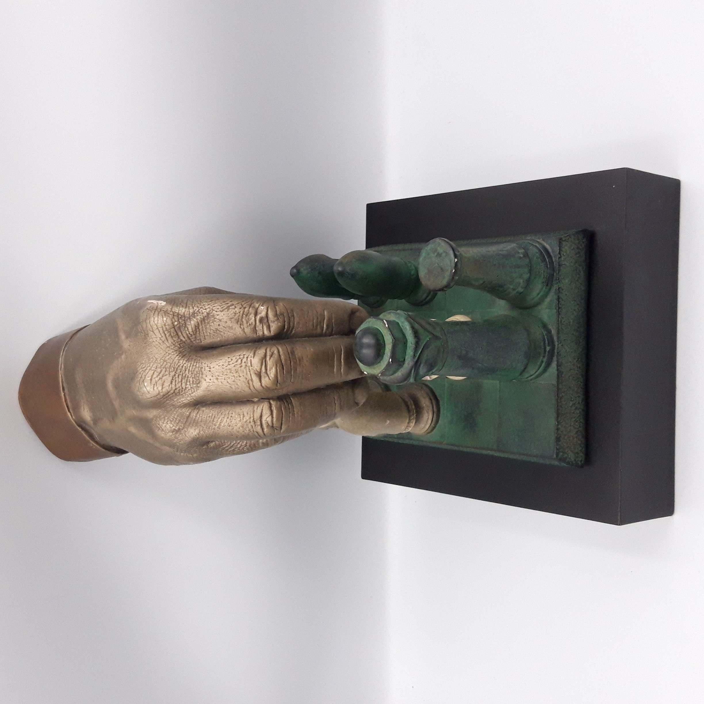 John Cutrone "Check Mate" Chess Player Hand Sculpture, Collection 1997  État correct - Vue 2 - 