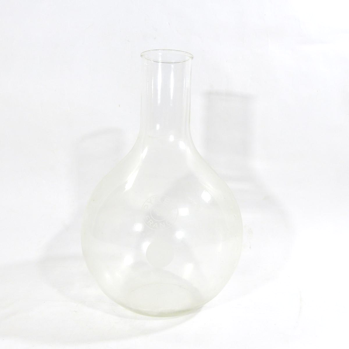 Acheter Grande carafe en verre borosilicate - Pyrex Bon état - 12,00 € Grande carafe en verre borosilicate - Pyrex Bon état - reconditionné disponible sur Label Emmaüs