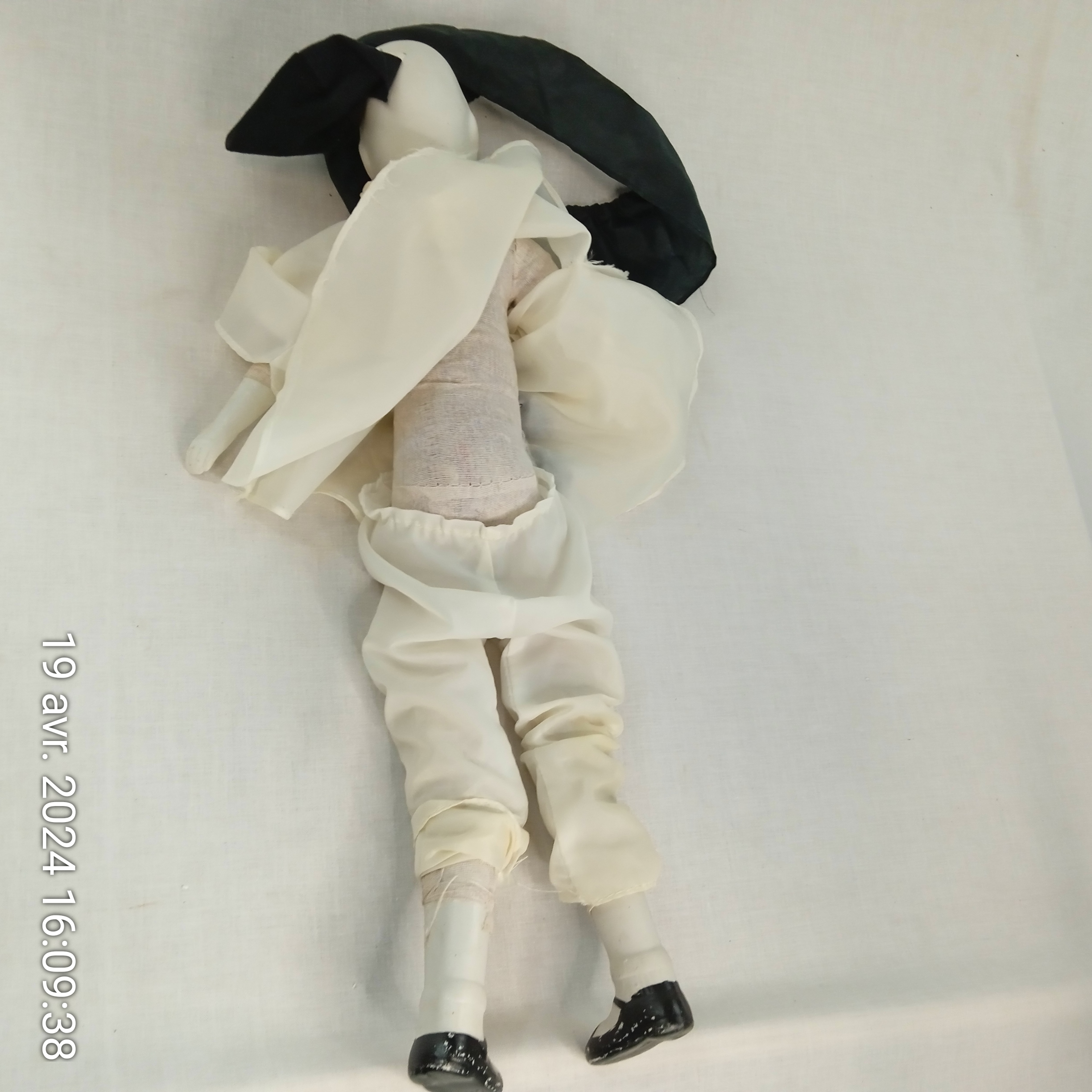 Poupée vintage Pierrot en porcelaine et chiffons 52 cm - Bon état - Photo 8