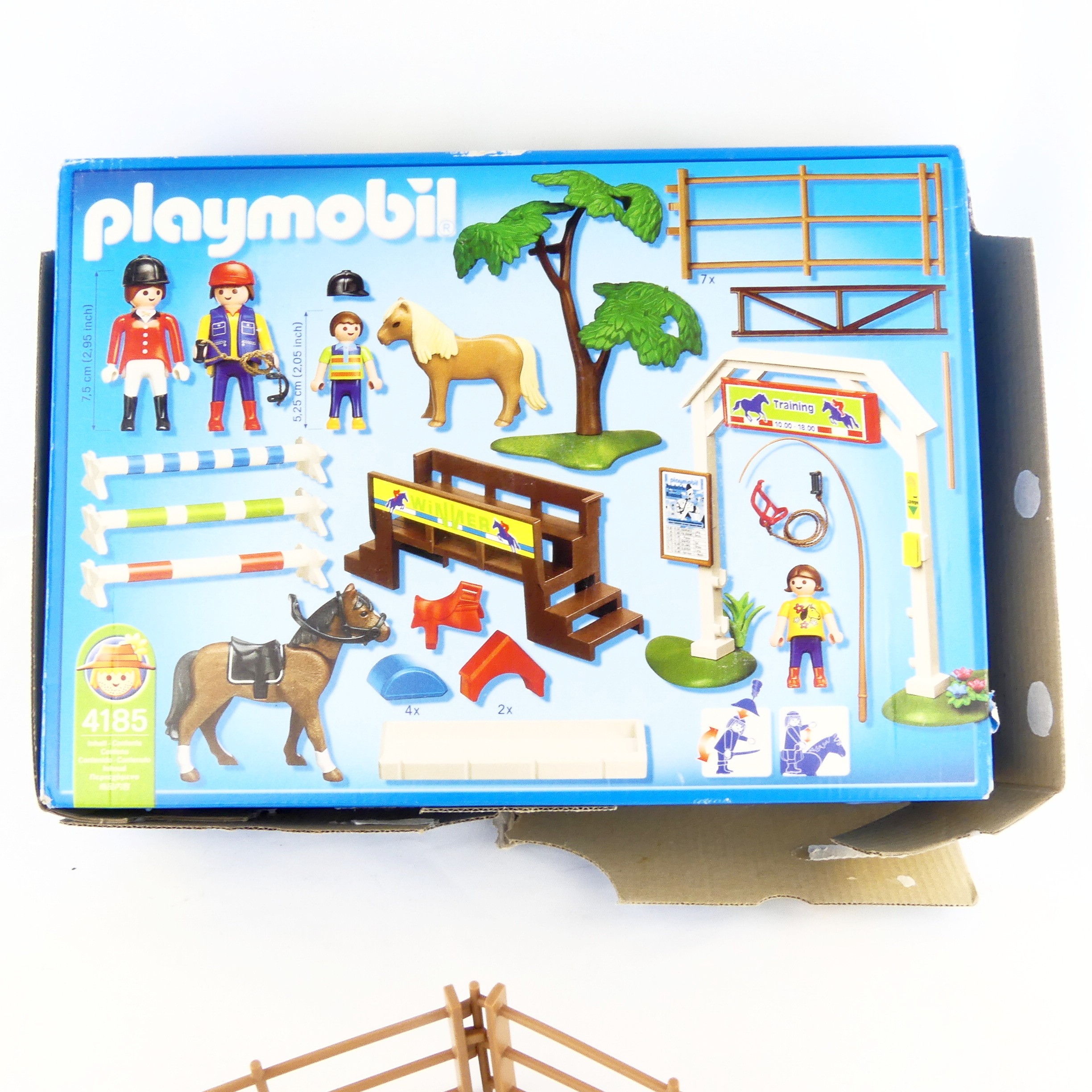 Voir photo 6 de Set Playmobil n°4185 La carrière et cavaliers 2006 Set Playmobil n°4185 La carrière et cavaliers 2006 Bon état - Vue 6 -