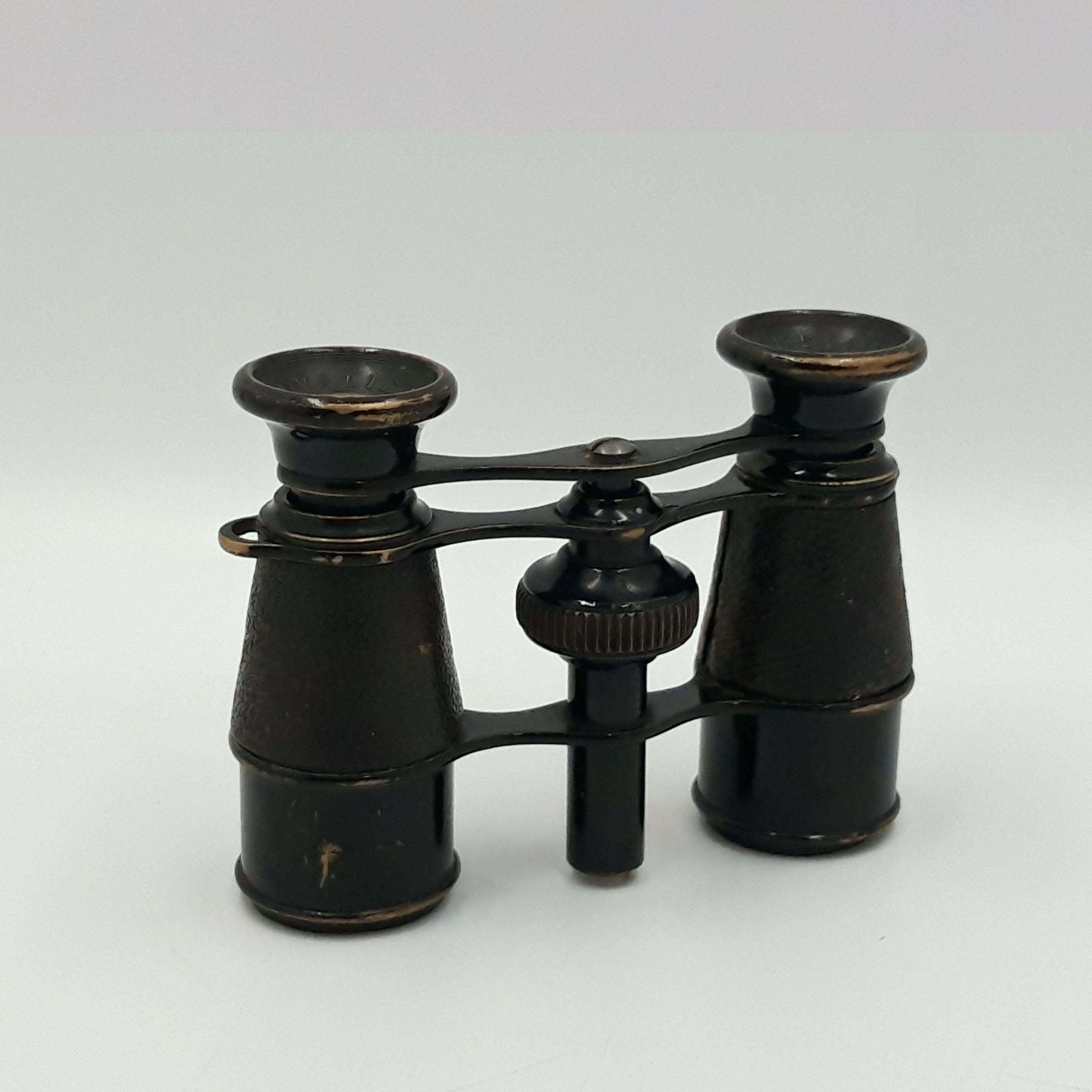 Ancienne Jumelles de théâtre, signée Chevalier, Paris. - État correct sur Label Emmaüs