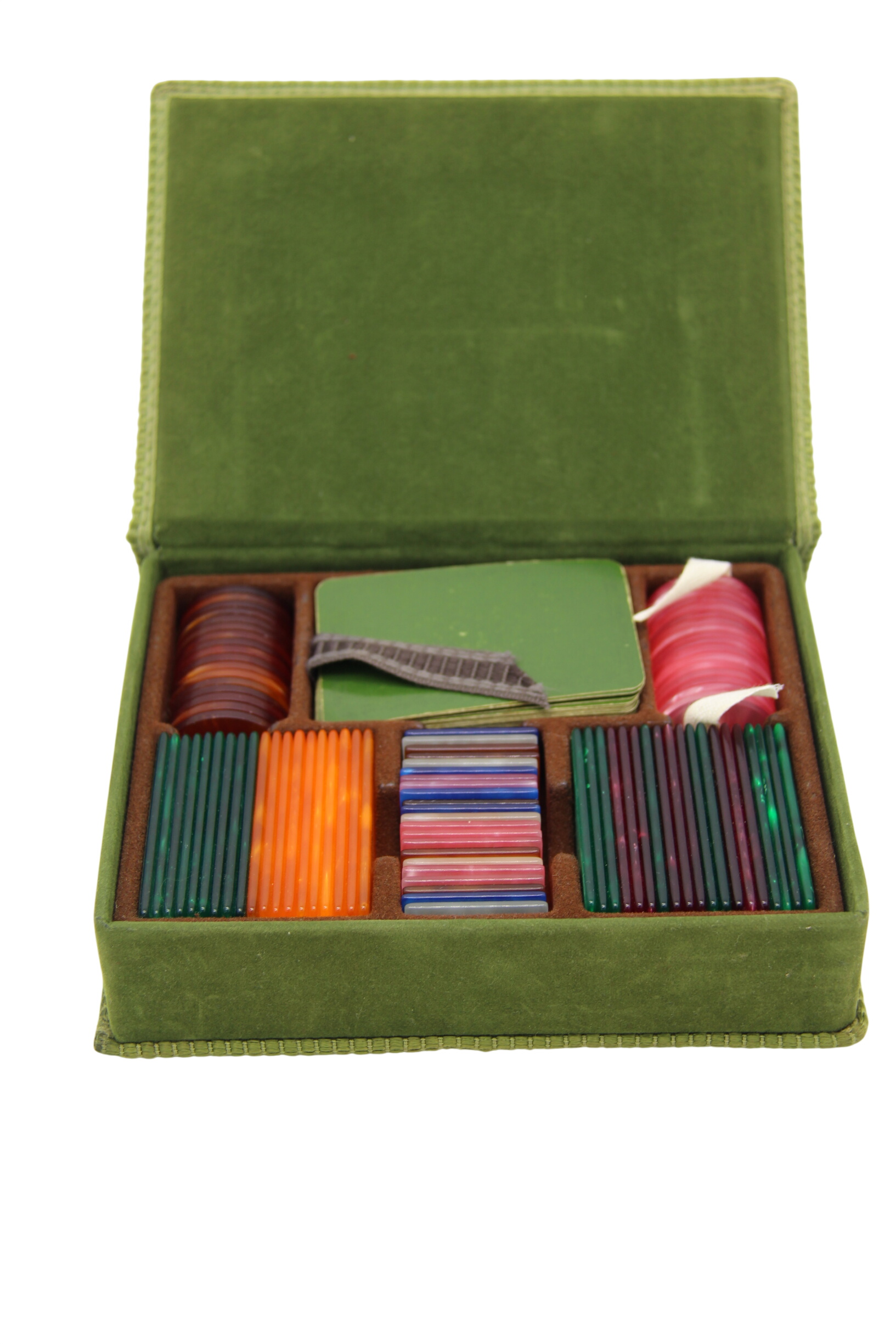 Acheter Boite de jeu de belote Bon état - 23,00 € Boite de jeu de belote Bon état - reconditionné disponible sur Label Emmaüs