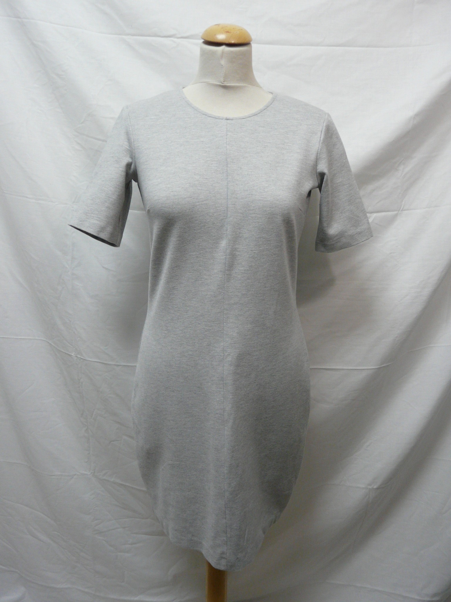 Voir photo 2 de RF161 - Robe décontractée - United Colors of Benetton - Taille M/L RF161 - Robe décontractée - United Colors of Benetton - Taille M/L Très bon état - Vue 2 -
