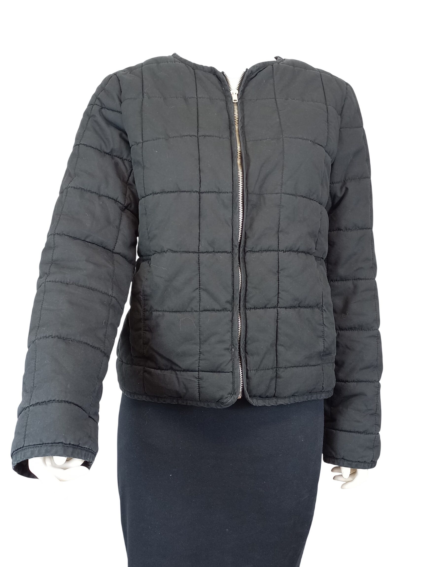 Acheter Veste noire matelassée en carré "r essentiel" T40 Très bon état - 12,90 € Veste noire matelassée en carré "r essentiel" T40 Très bon état - reconditionné disponible sur Label Emmaüs