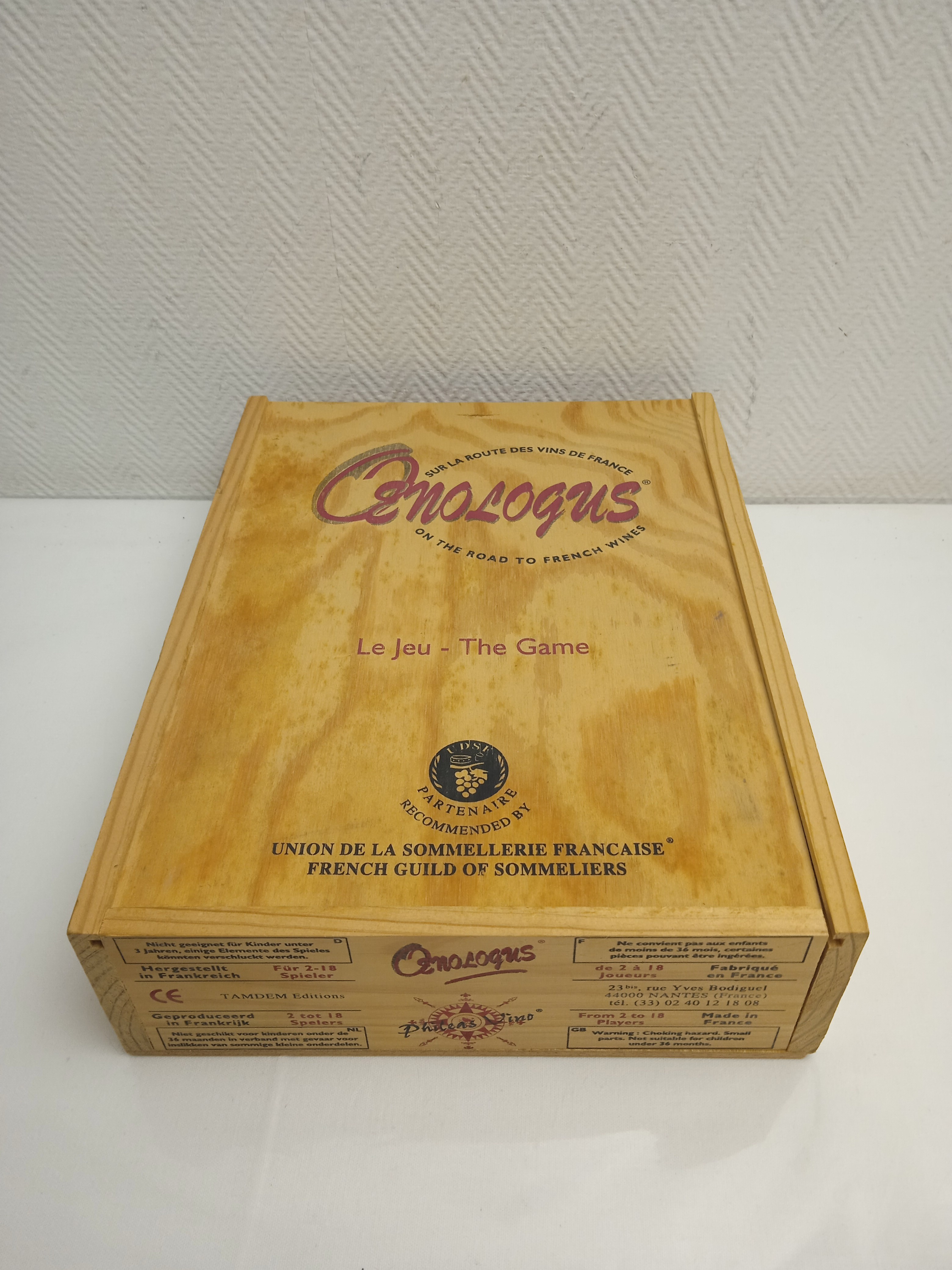 Voir photo 2 de Jeu de société Oenologus sur la route des vin Sommeliers de France Jeu de société Oenologus sur la route des vin Sommeliers de France État correct - Vue 2 -