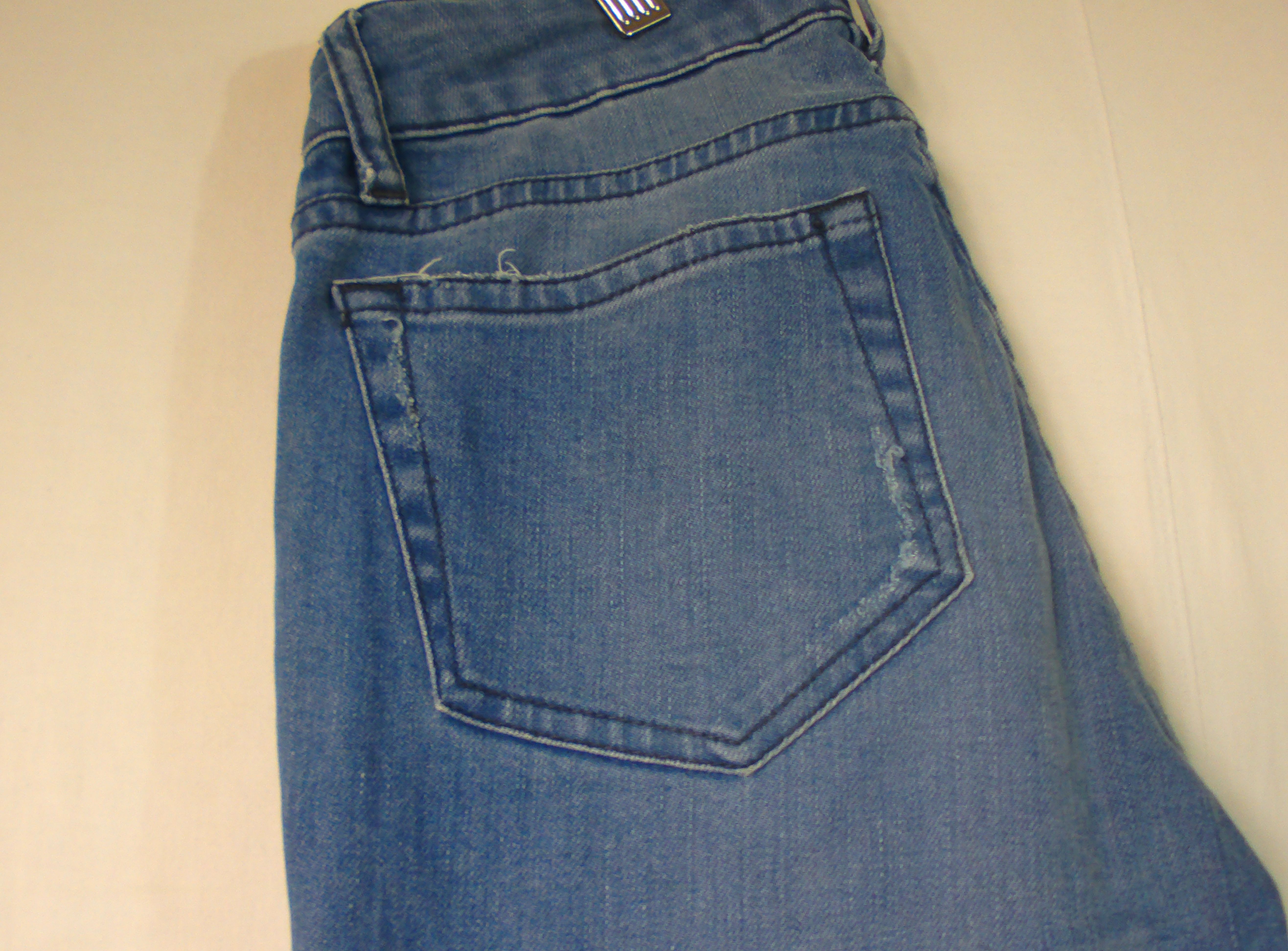 Pantalon THE KOOPLES, jean bleu, taille 35 (étiquette : 25) Très bon état - Vue 4 - 