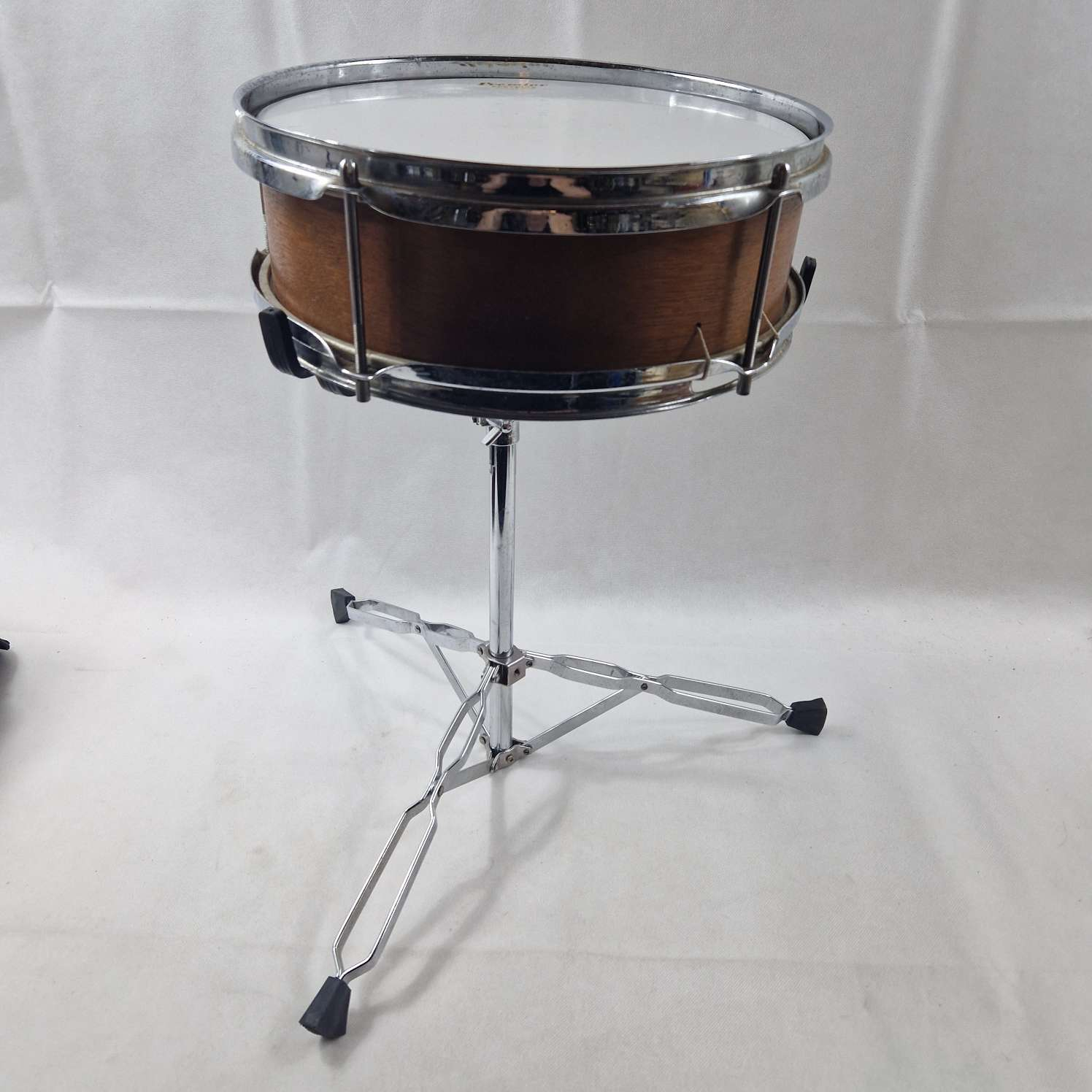 Voir photo 4 de Caisse Clair Premier 32 cm de diamètre avec son pied Caisse Clair Premier 32 cm de diamètre avec son pied - Vue 4 -