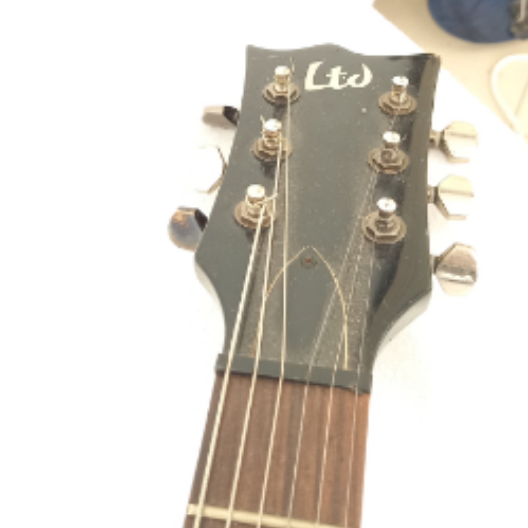 Voir photo 7 de Guitare électrique LTD - EC -10. Guitare électrique LTD - EC -10. Bon état - Vue 7 -