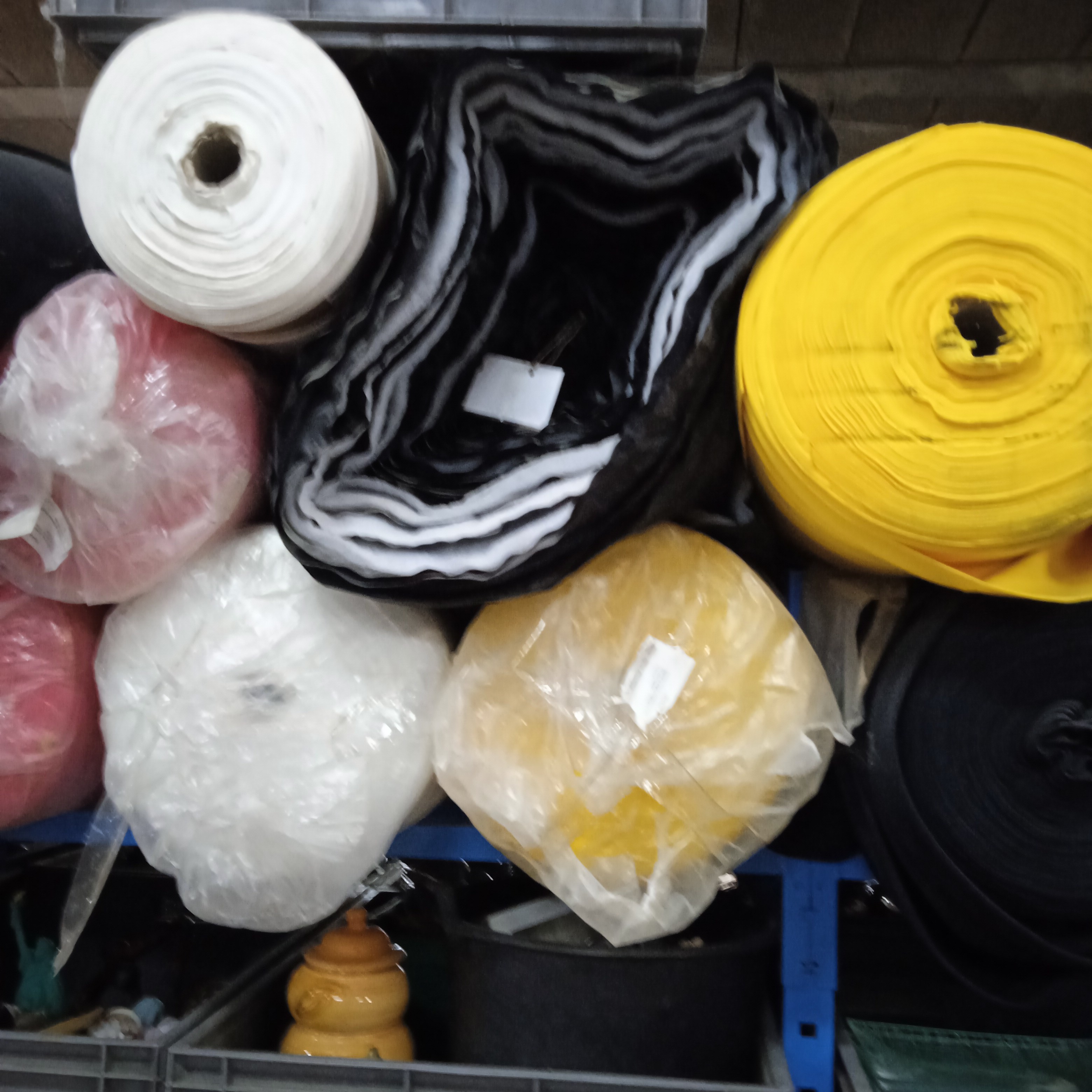 Tissu venant d'entreprise de Textile, blousons moto Lot de +20 rouleaux Bon état - Vue 5 - 