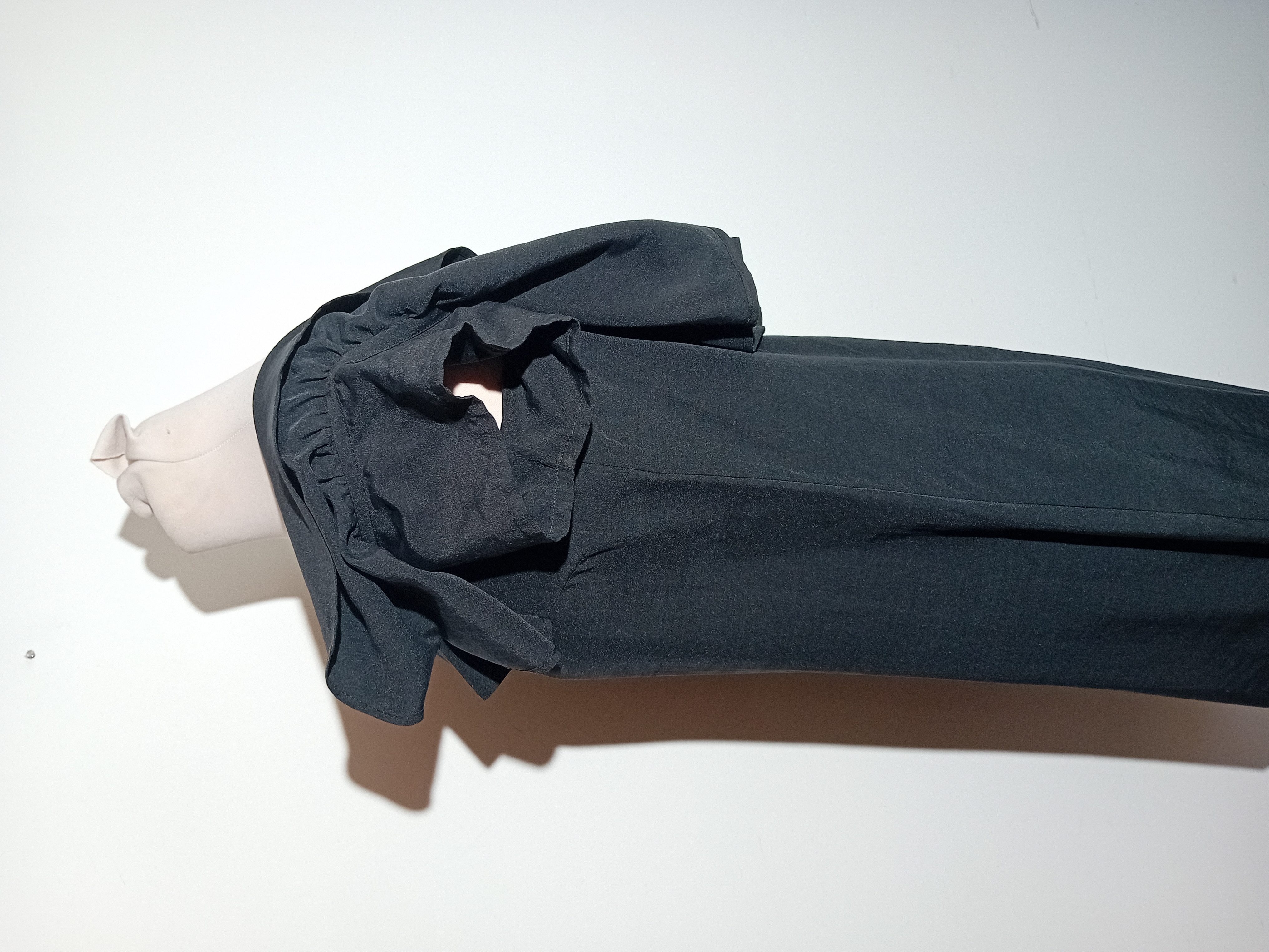 Robe Noire Sisley Épaules Dénudées Volants Taille S 36 (T4595)  - Vue 4 - 
