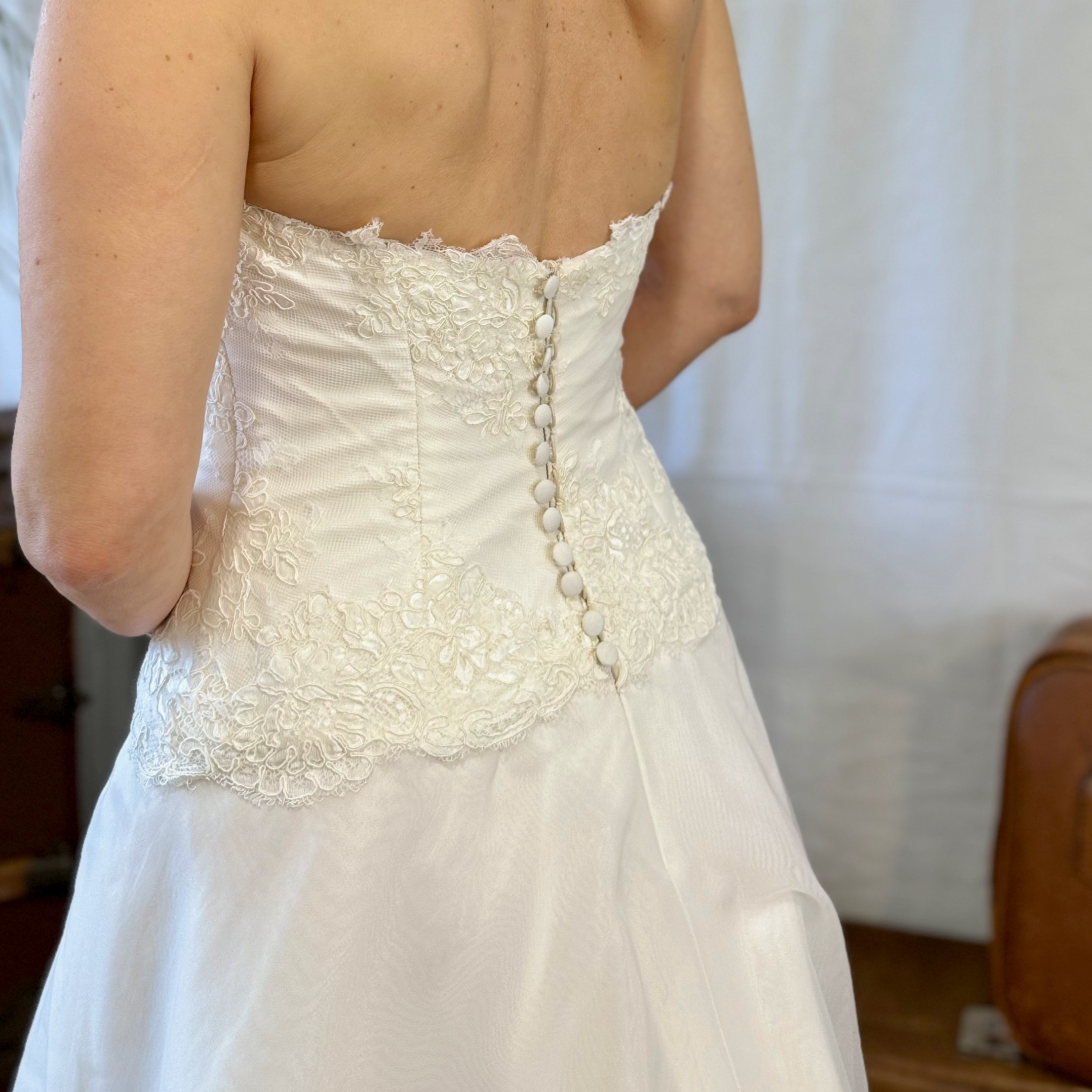 Voir photo 5 de Robe de mariée - Créations Bochet style classique Robe de mariée - Créations Bochet style classique Très bon état - Vue 5 -