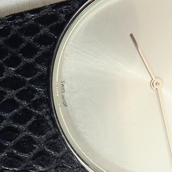 Voir photo 6 de Montre quartz femme "Calvin Klein" d'occasion Montre quartz femme "Calvin Klein" d'occasion État correct - Vue 6 -