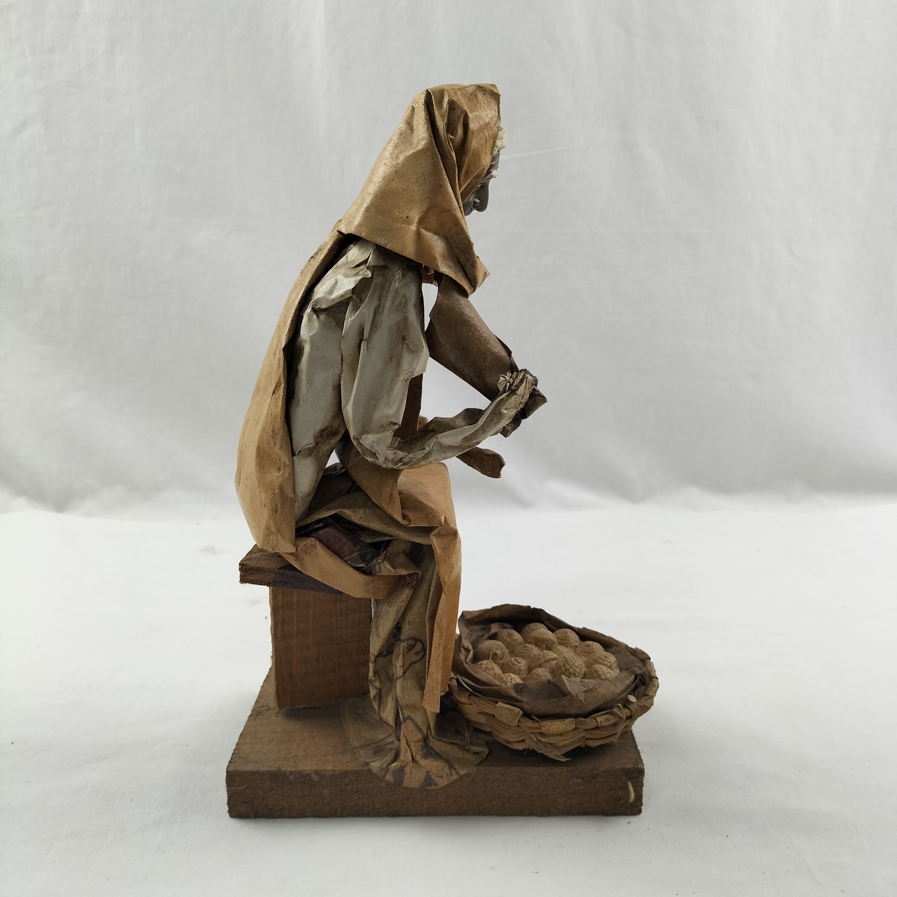 Figurine vintage art mexicain vieille femme en papier mâché - Photo 2