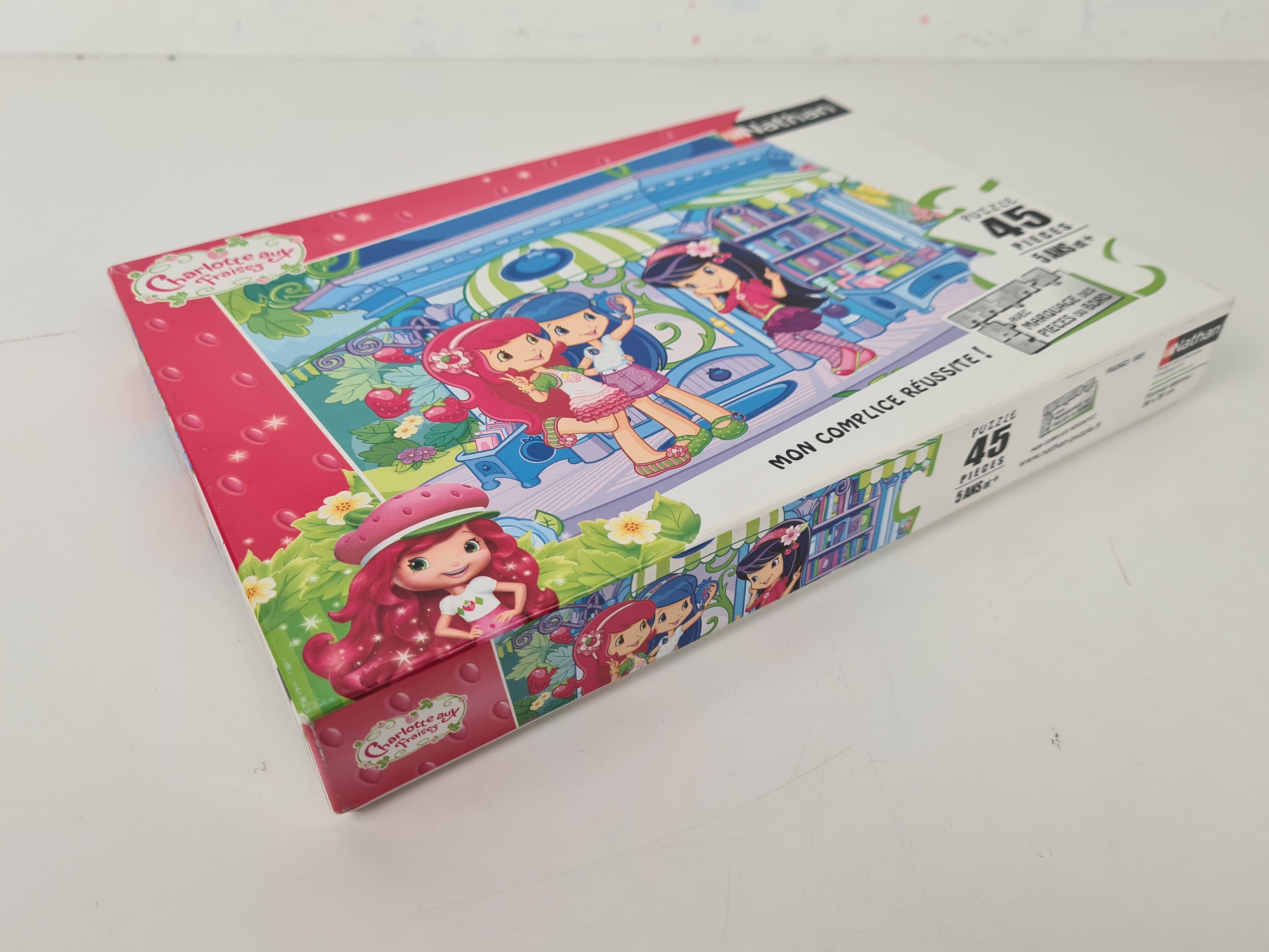 Puzzle vintage -Charlotte aux fraises à la bibliothèque - 45 pièces -Nathan - 5 ans + - Photo 1