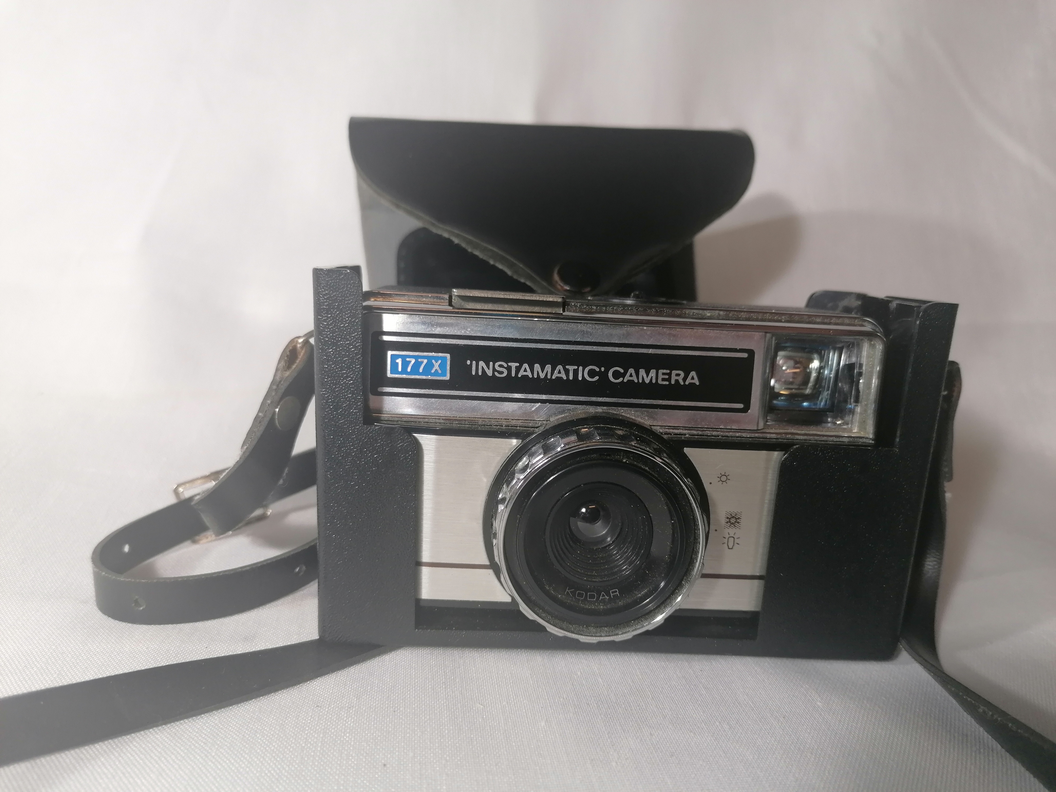 Appareil photo Instamatic KODAK 177x Très bon état -  reconditionné disponible sur Label Emmaüs
