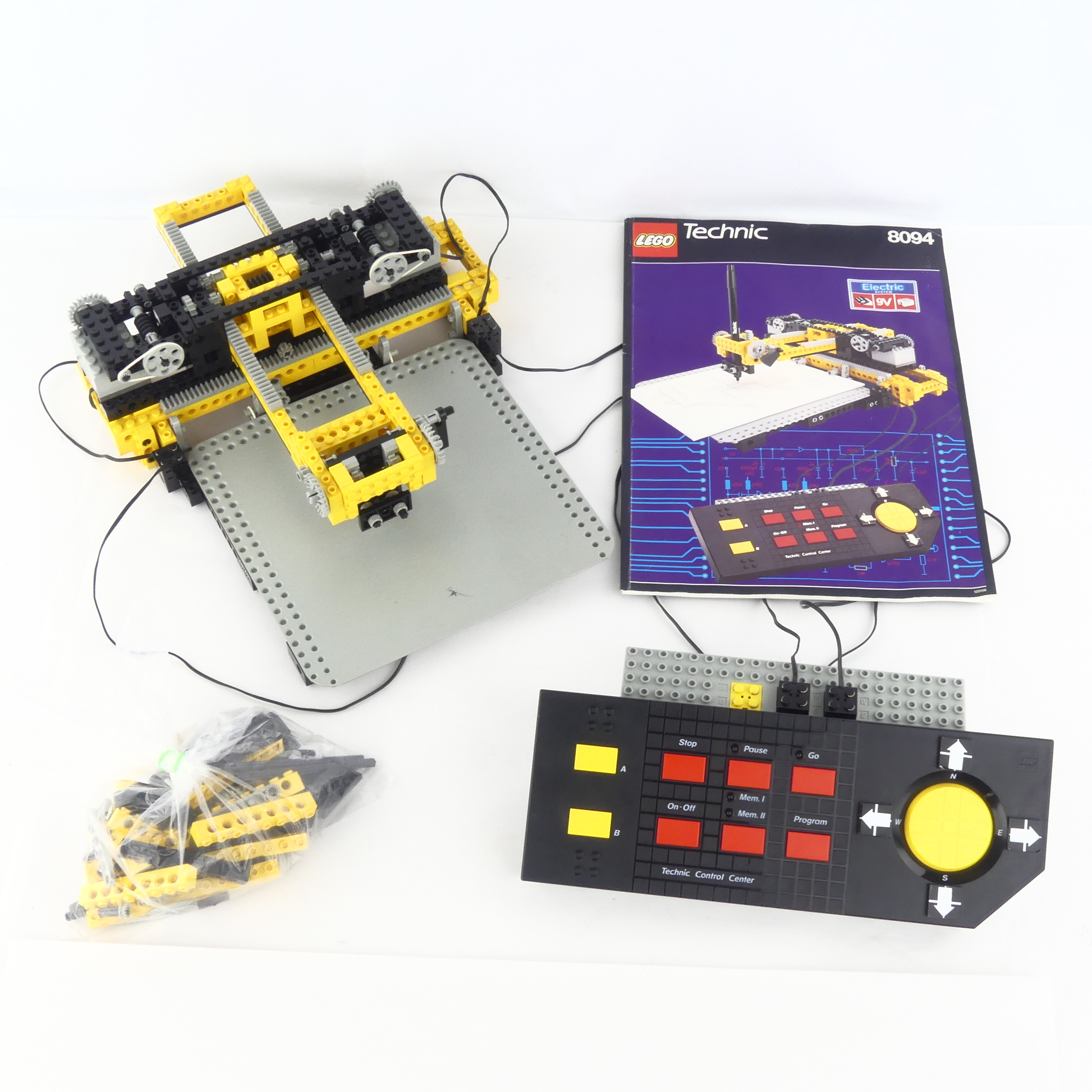 Voir photo 2 de Lego Technic 8094 Table Traçante Lego Technic 8094 Table Traçante Bon état - Vue 2 -