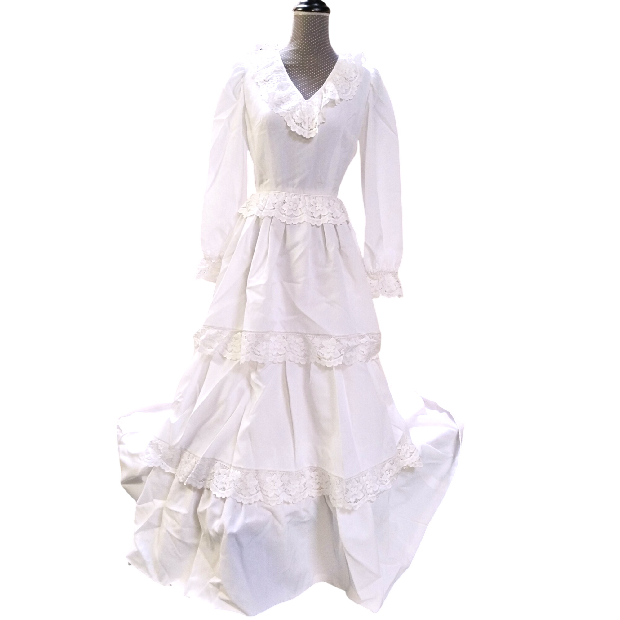 Acheter Robe de mariée Vintage État correct - 42,00 € Robe de mariée Vintage État correct - reconditionné disponible sur Label Emmaüs