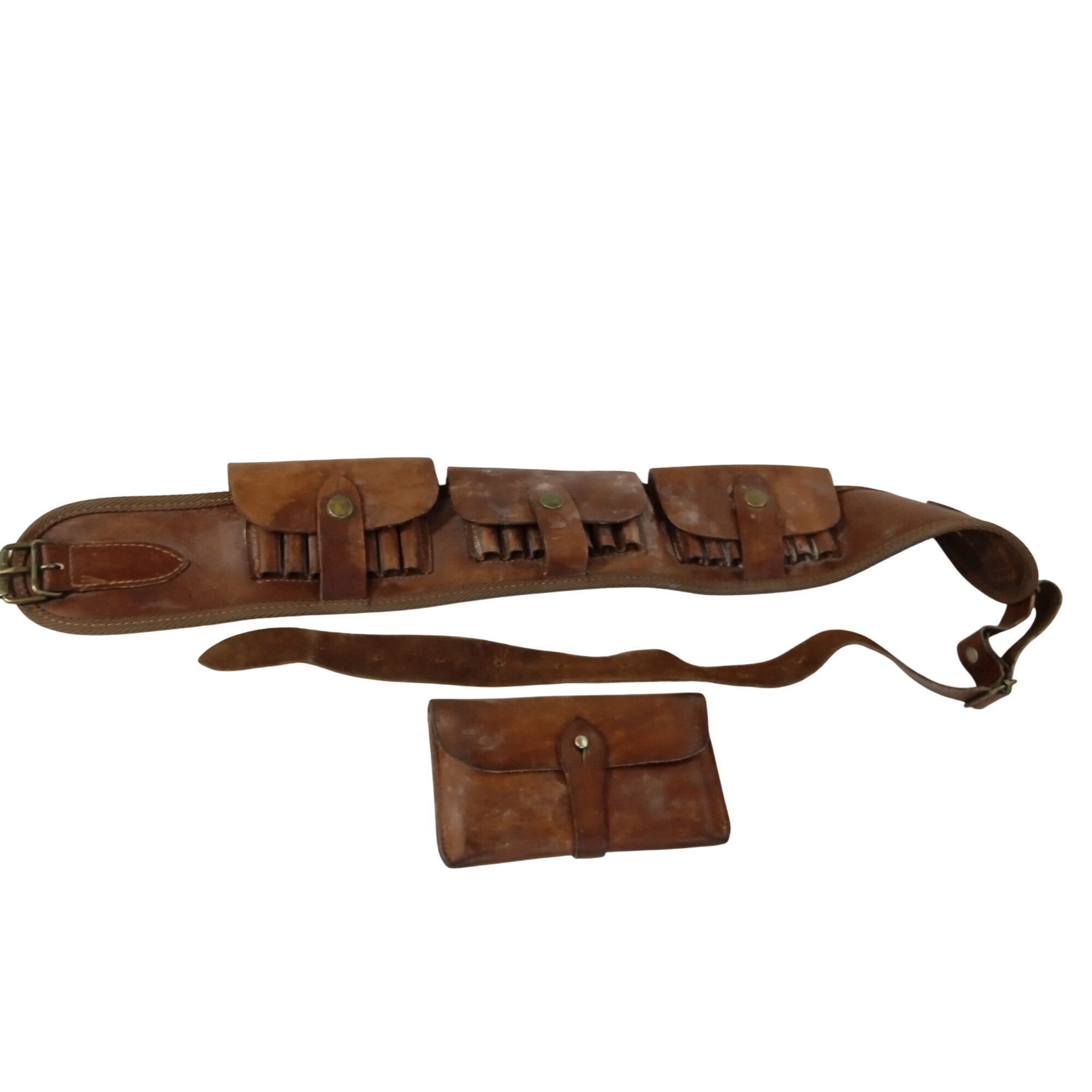 Ancien ceinturon cartouchière Bandoulière époque guerre en cuir fauve Bon état -  reconditionné disponible sur Label Emmaüs