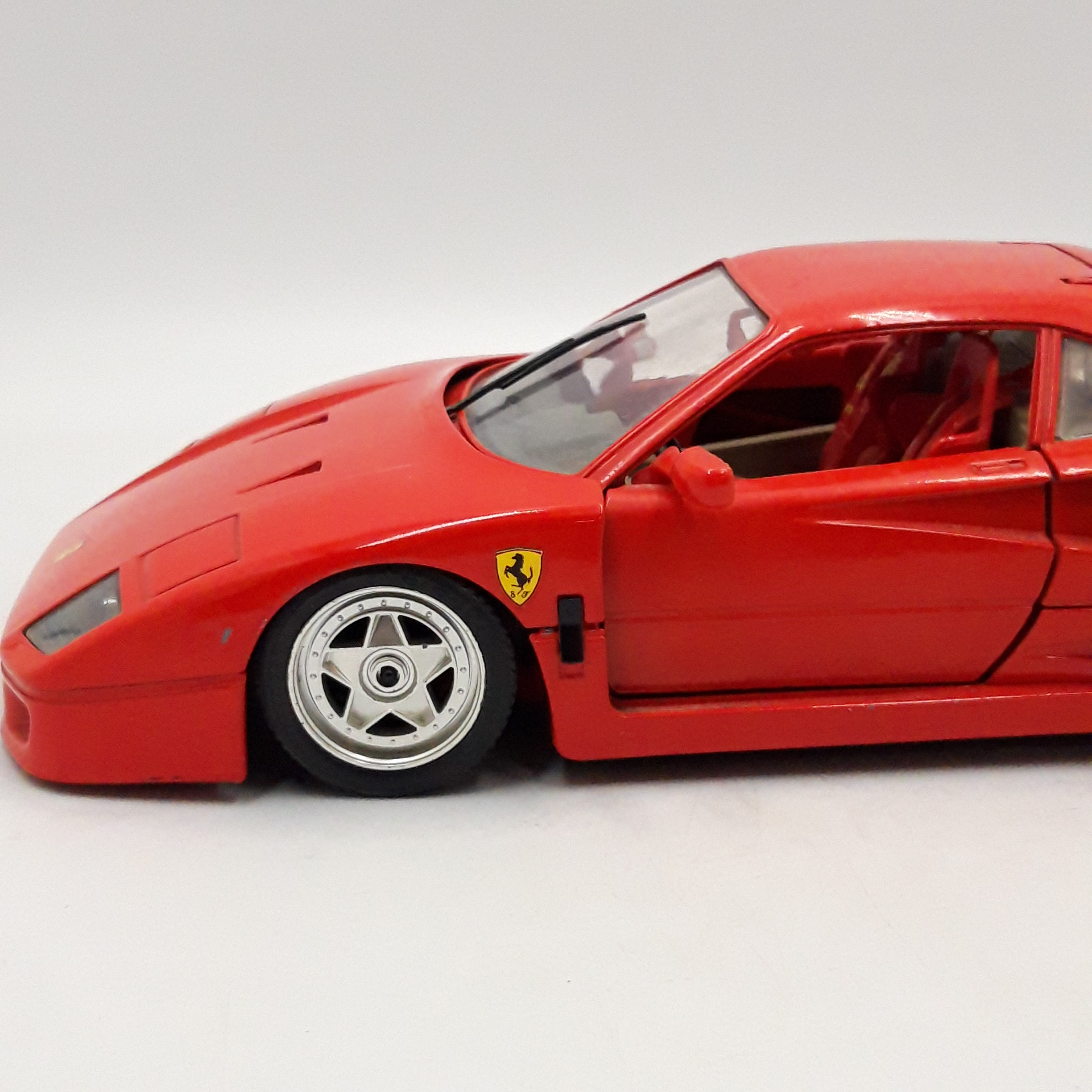 Voiture miniature de Collection, FERRARI F40 (1987) BURAGO Rouge, Ech.1/18. Très bon état - Vue 10 - 