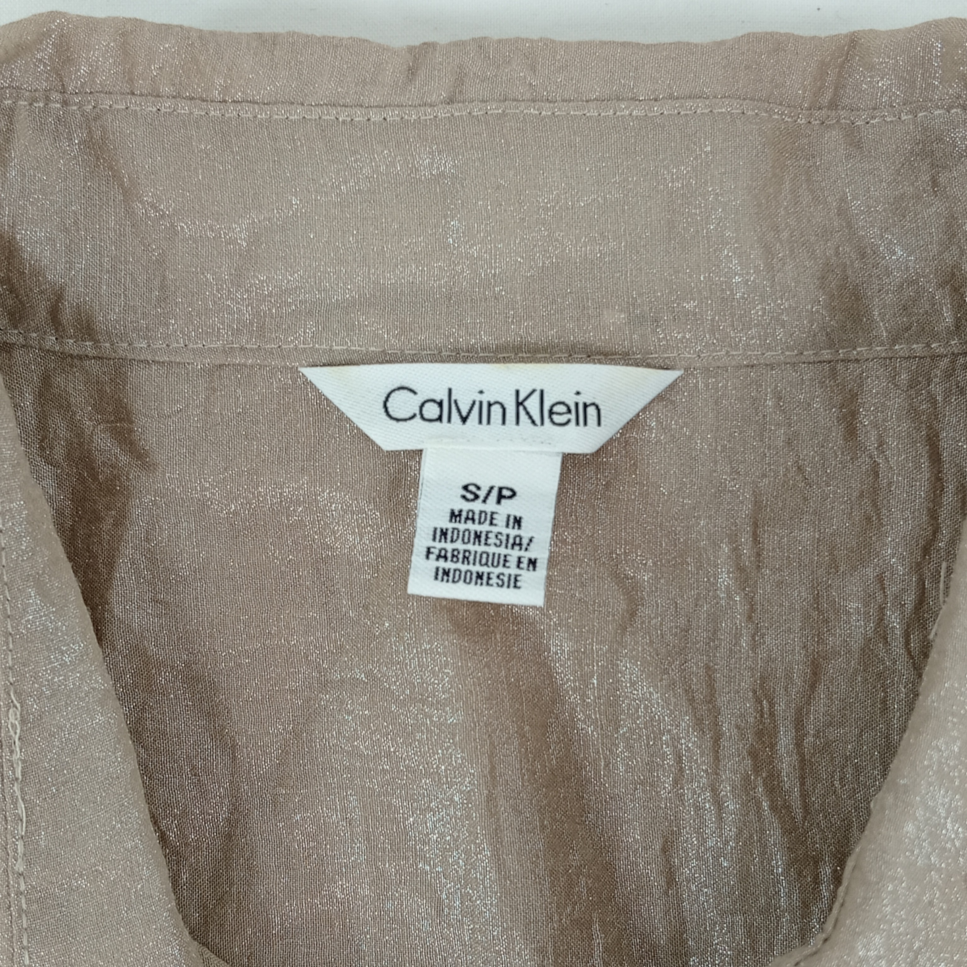 Chemise femme de la marque Calvin Klein col classique manches longues de couleur vert absinthe taille S (36) - Photo 2