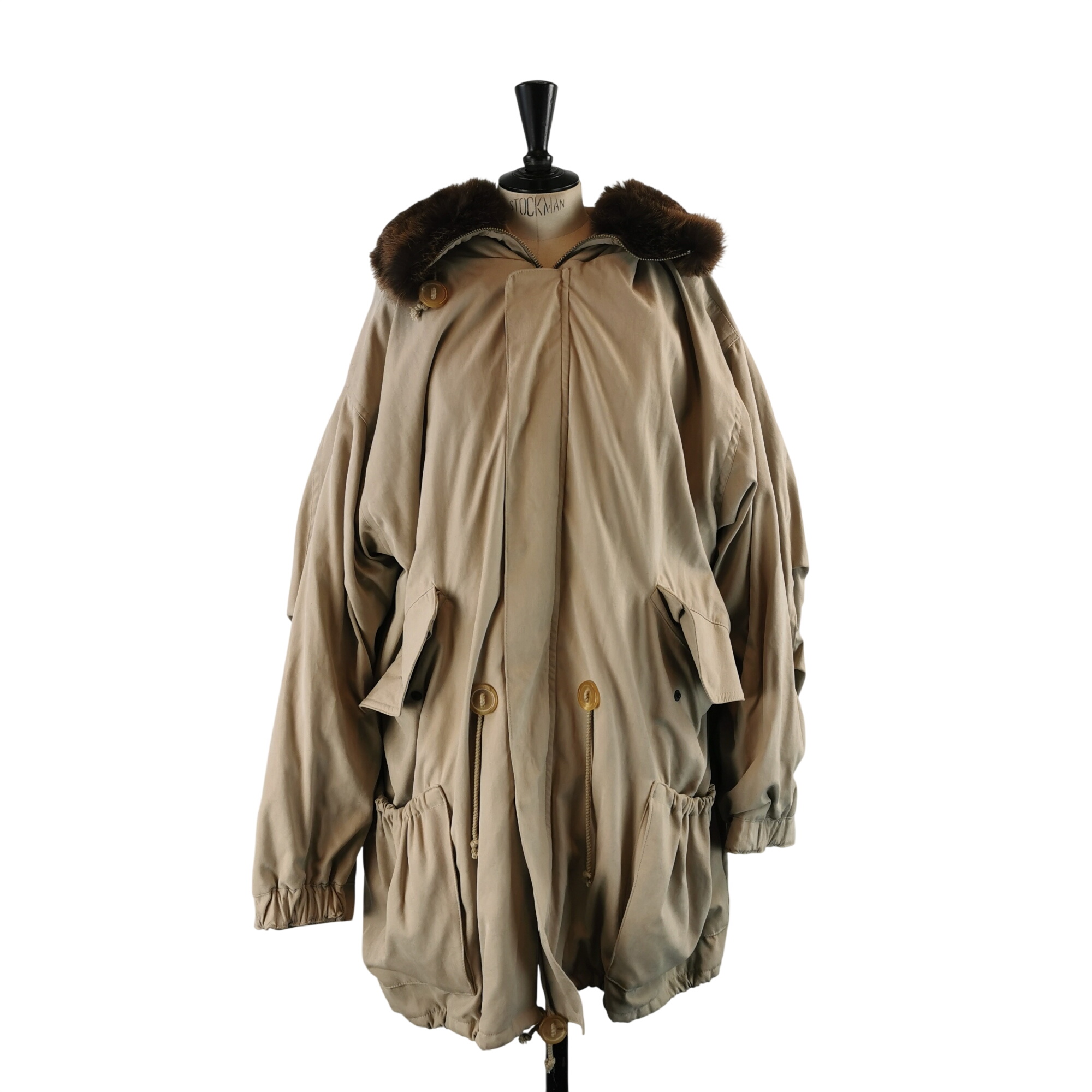 Acheter Manteau ( à capuche) - Joop - Taille M/L (estimée) - Beige & Marron Très bon état - 126,00 € Manteau ( à capuche) - Joop - Taille M/L (estimée) - Beige & Marron Très bon état - reconditionné disponible sur Label Emmaüs