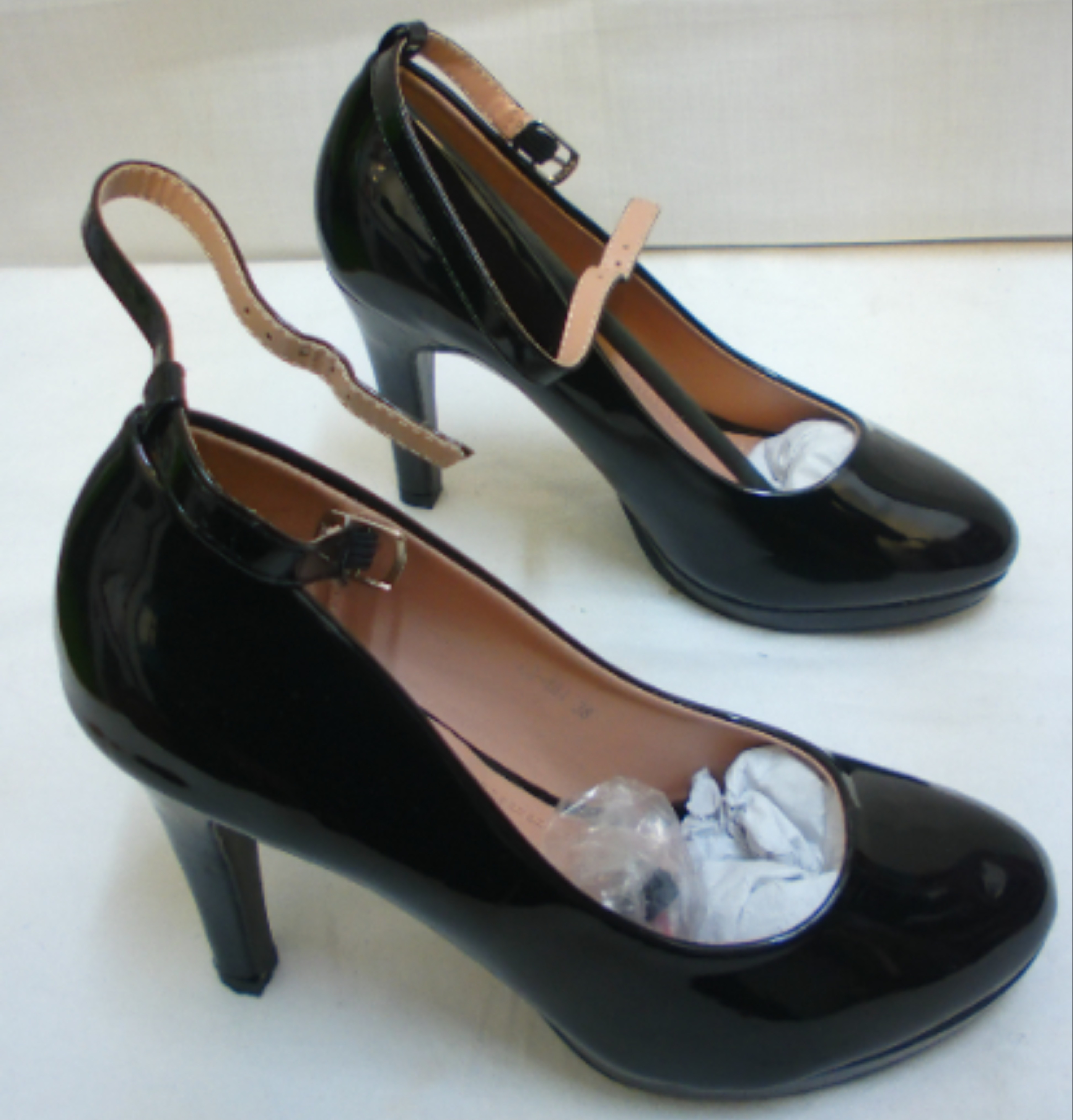 Voir photo 3 de Chaussure à talons CHLONA, vernies noir, Pointure 38 Chaussure à talons CHLONA, vernies noir, Pointure 38 Très bon état - Vue 3 -