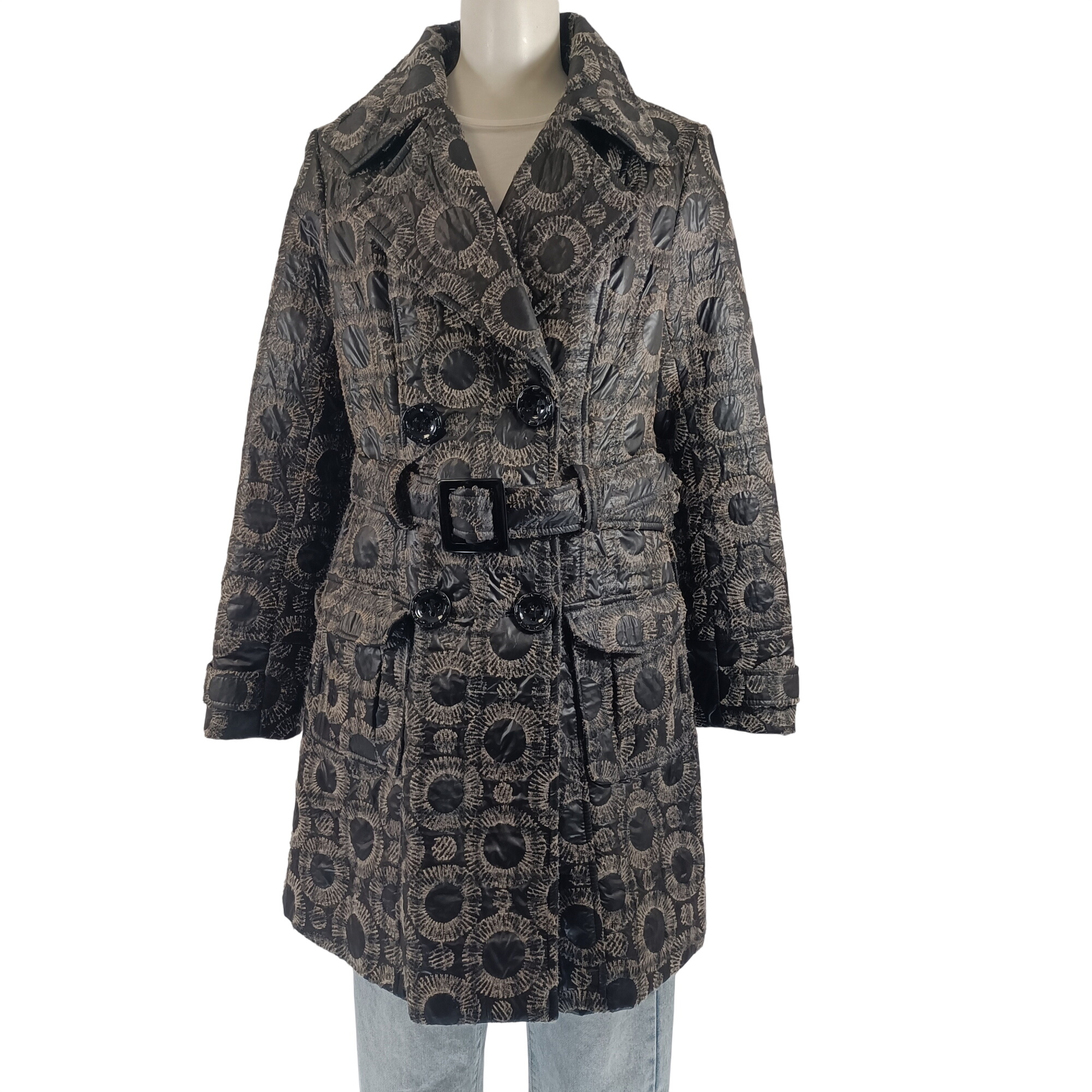 Acheter Manteau long femme L Yoor Mino noir gris imprimé graphique ceinturé chaud élégance hiver Très bon état - 12,60 € Manteau long femme L Yoor Mino noir gris imprimé graphique ceinturé chaud élégance hiver Très bon état - reconditionné disponible sur Label Emmaüs