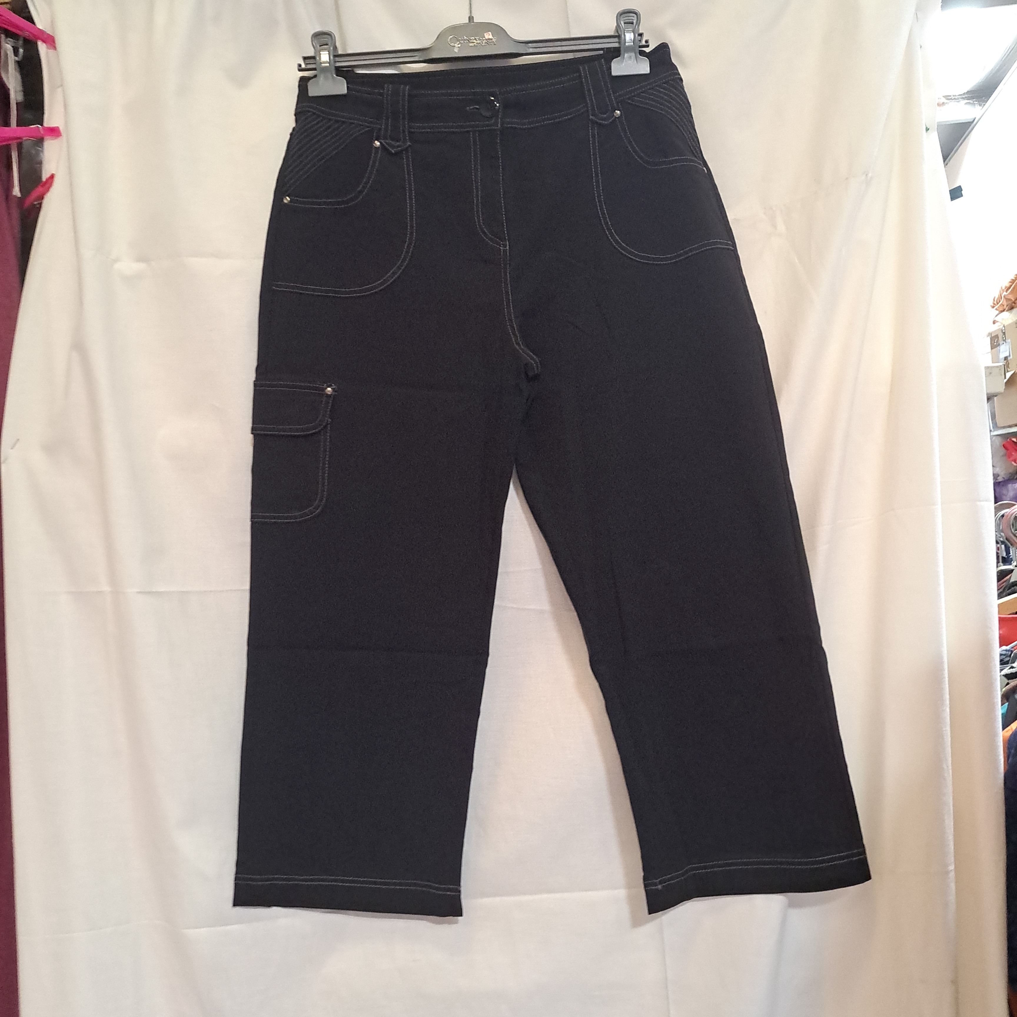 Voir photo 3 de PANTALON Noir Femme - Taille 40 PANTALON Noir Femme - Taille 40 Très bon état - Vue 3 -